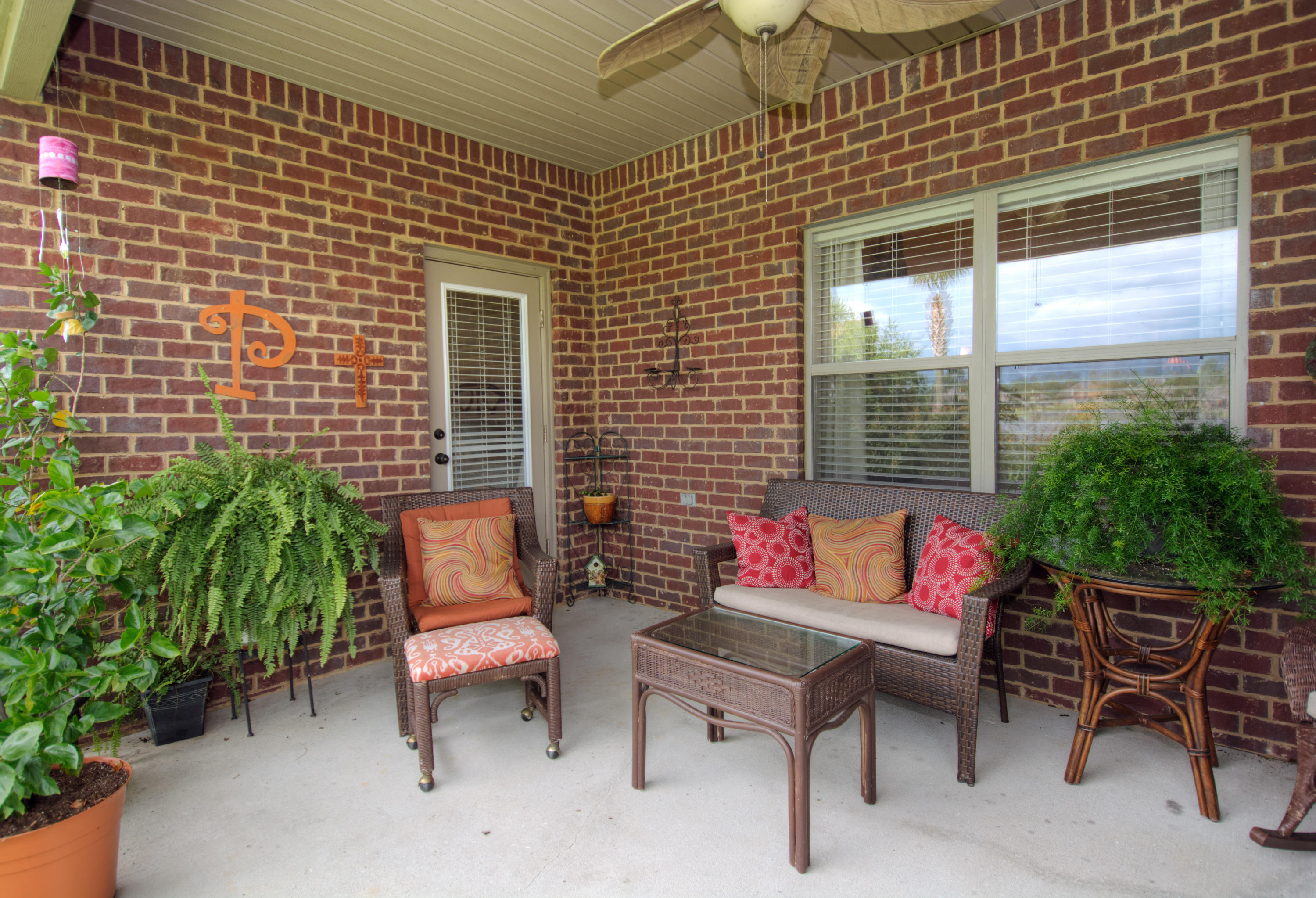 WHISPERING LAKE - Residential