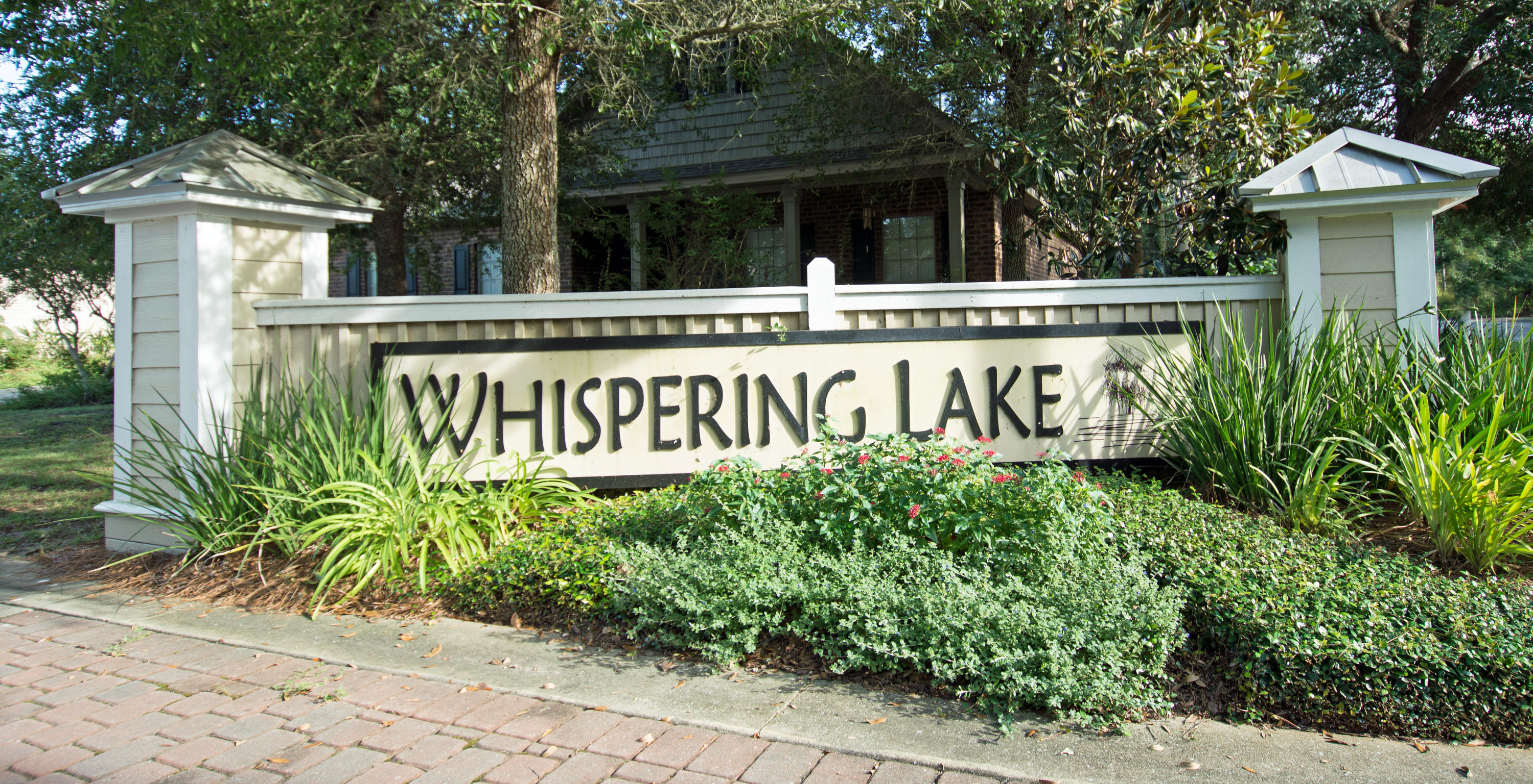 WHISPERING LAKE - Residential