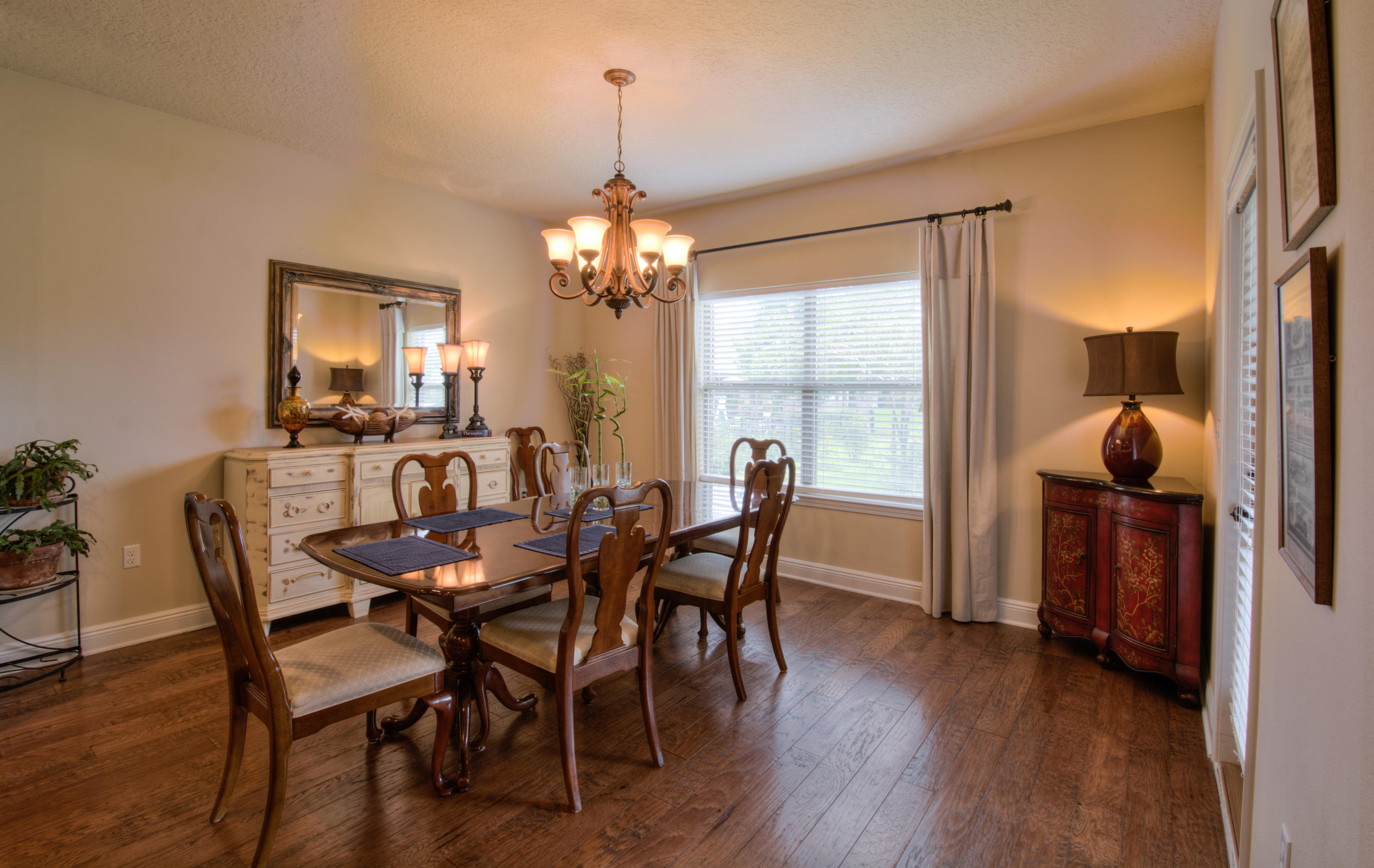 WHISPERING LAKE - Residential