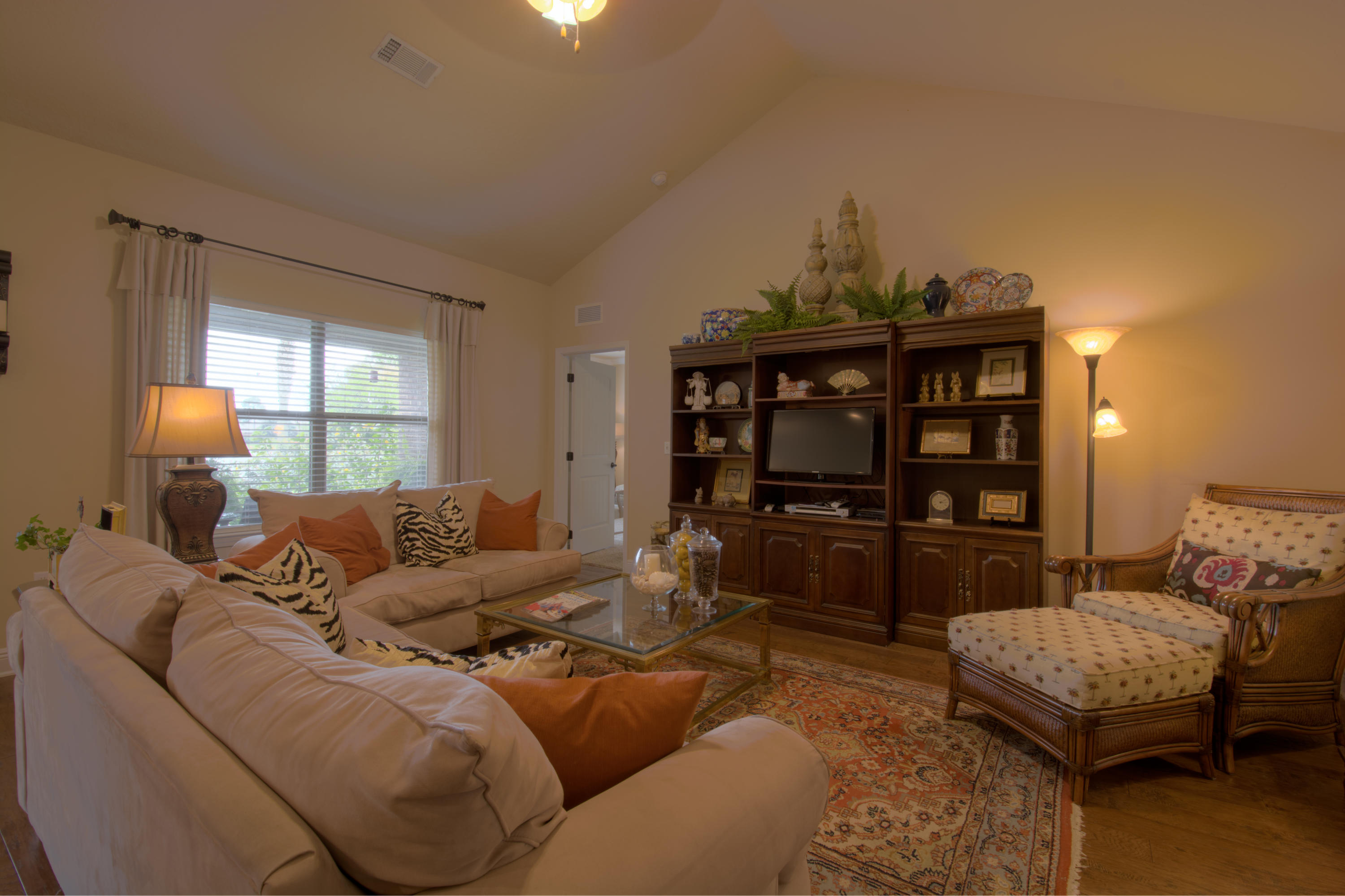 WHISPERING LAKE - Residential