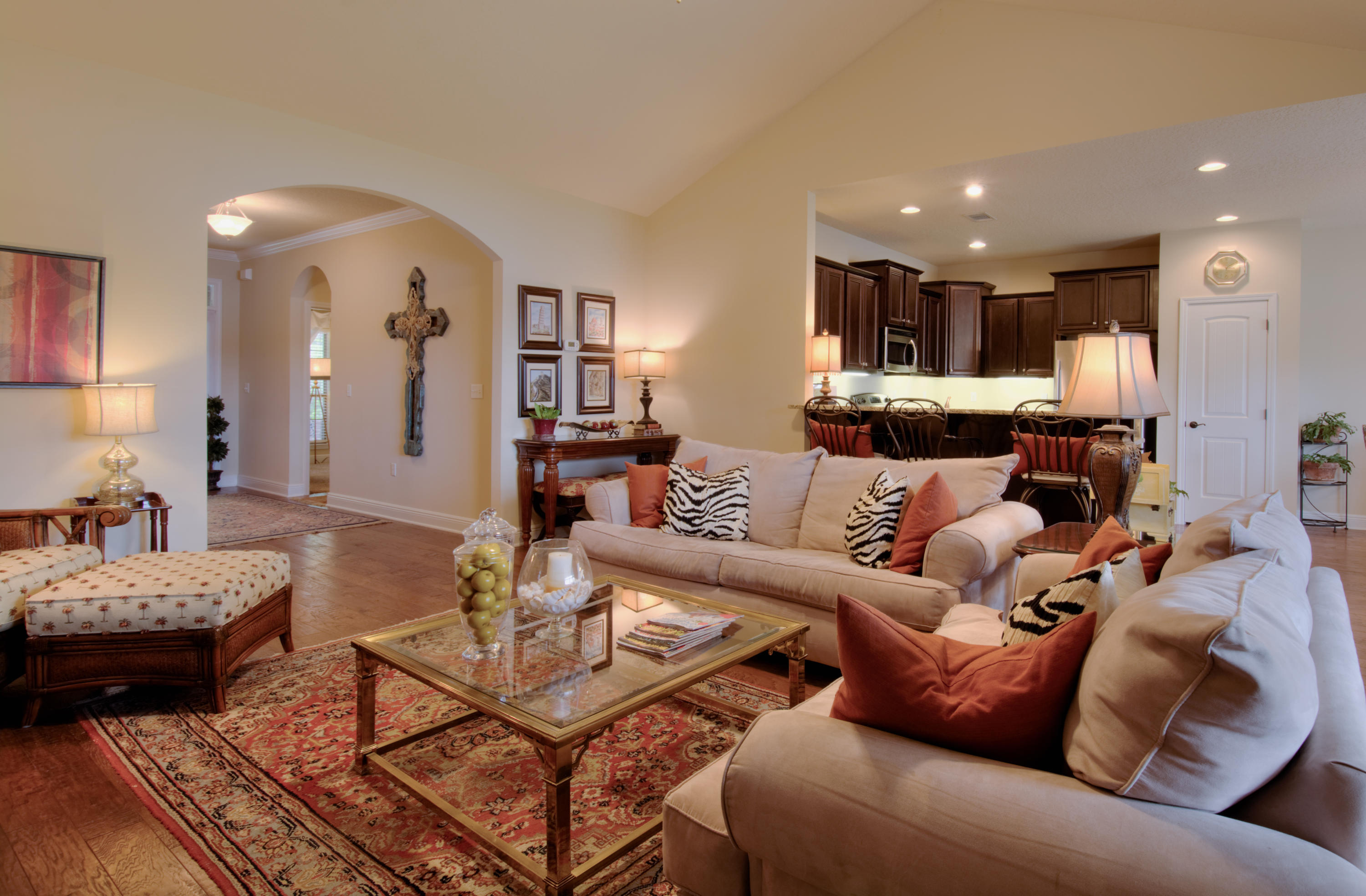 WHISPERING LAKE - Residential