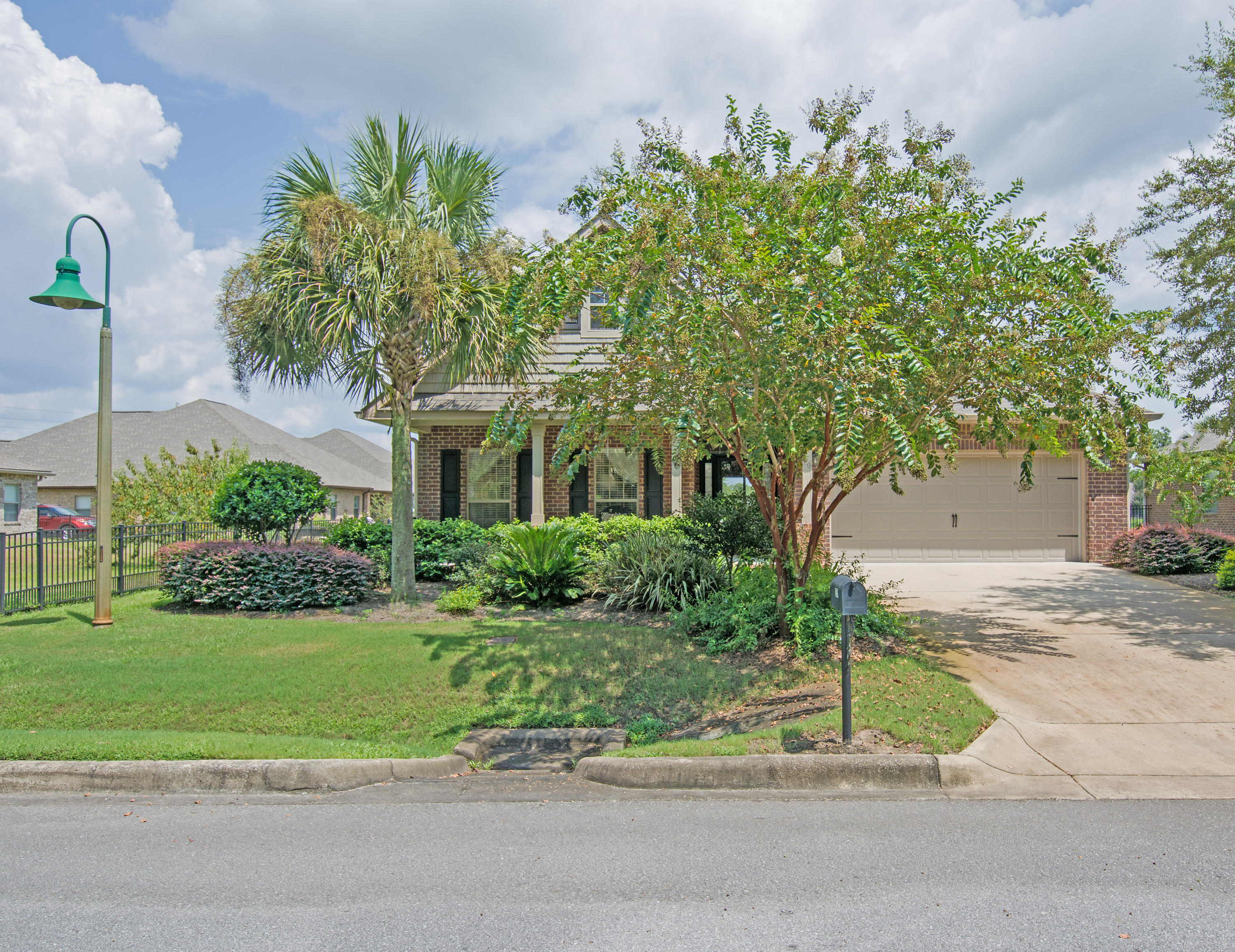 WHISPERING LAKE - Residential