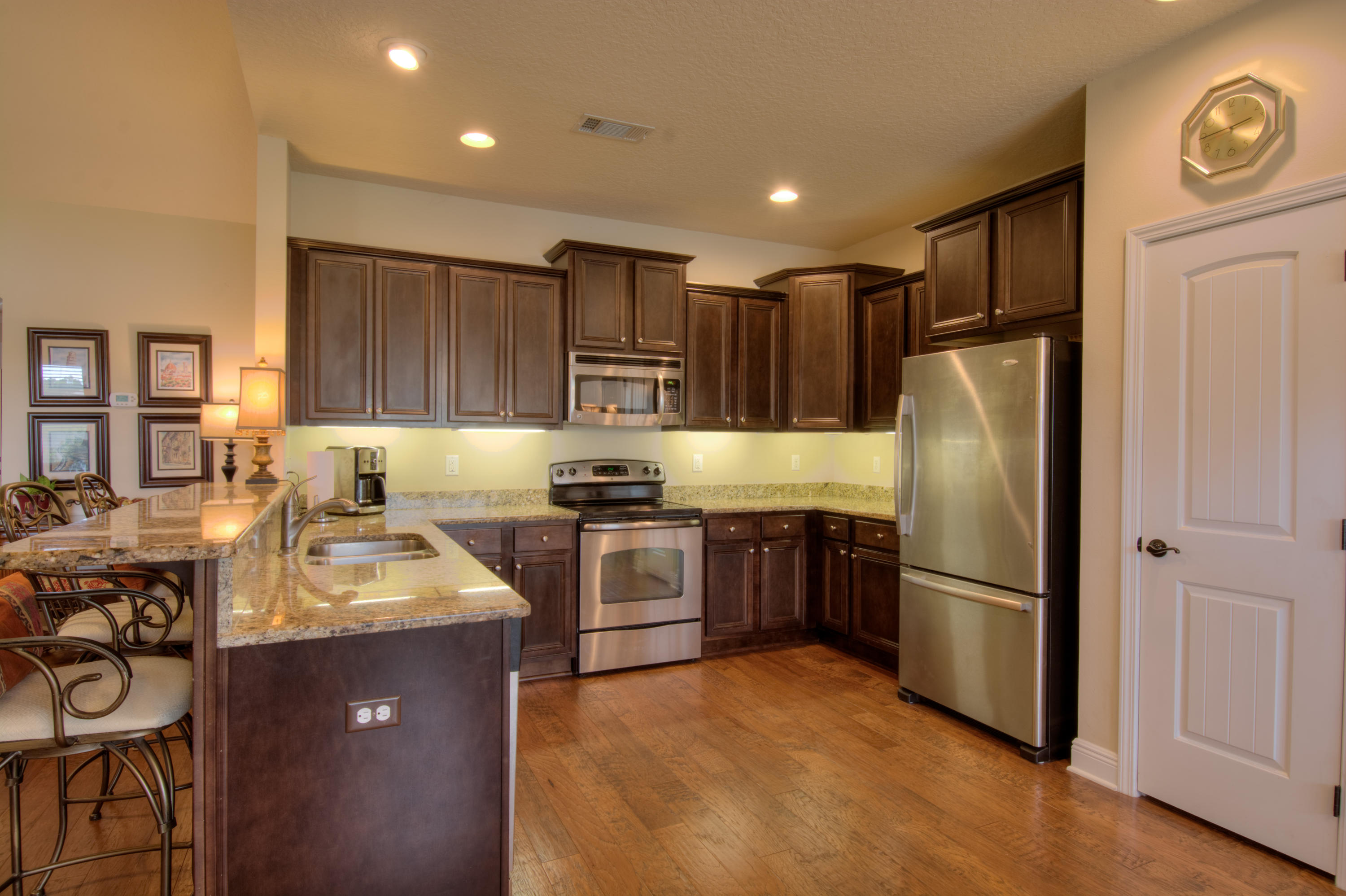 WHISPERING LAKE - Residential