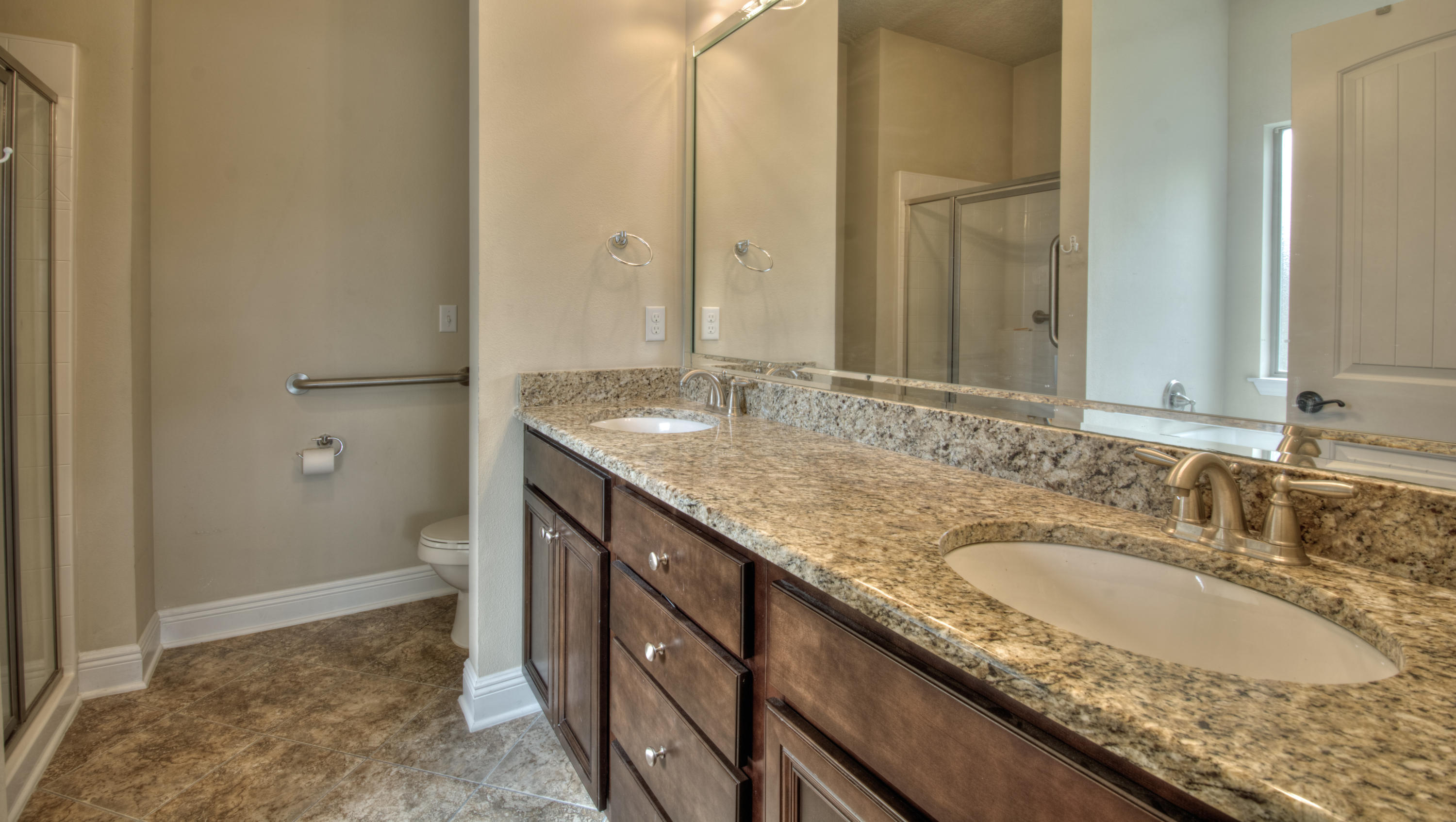 WHISPERING LAKE - Residential