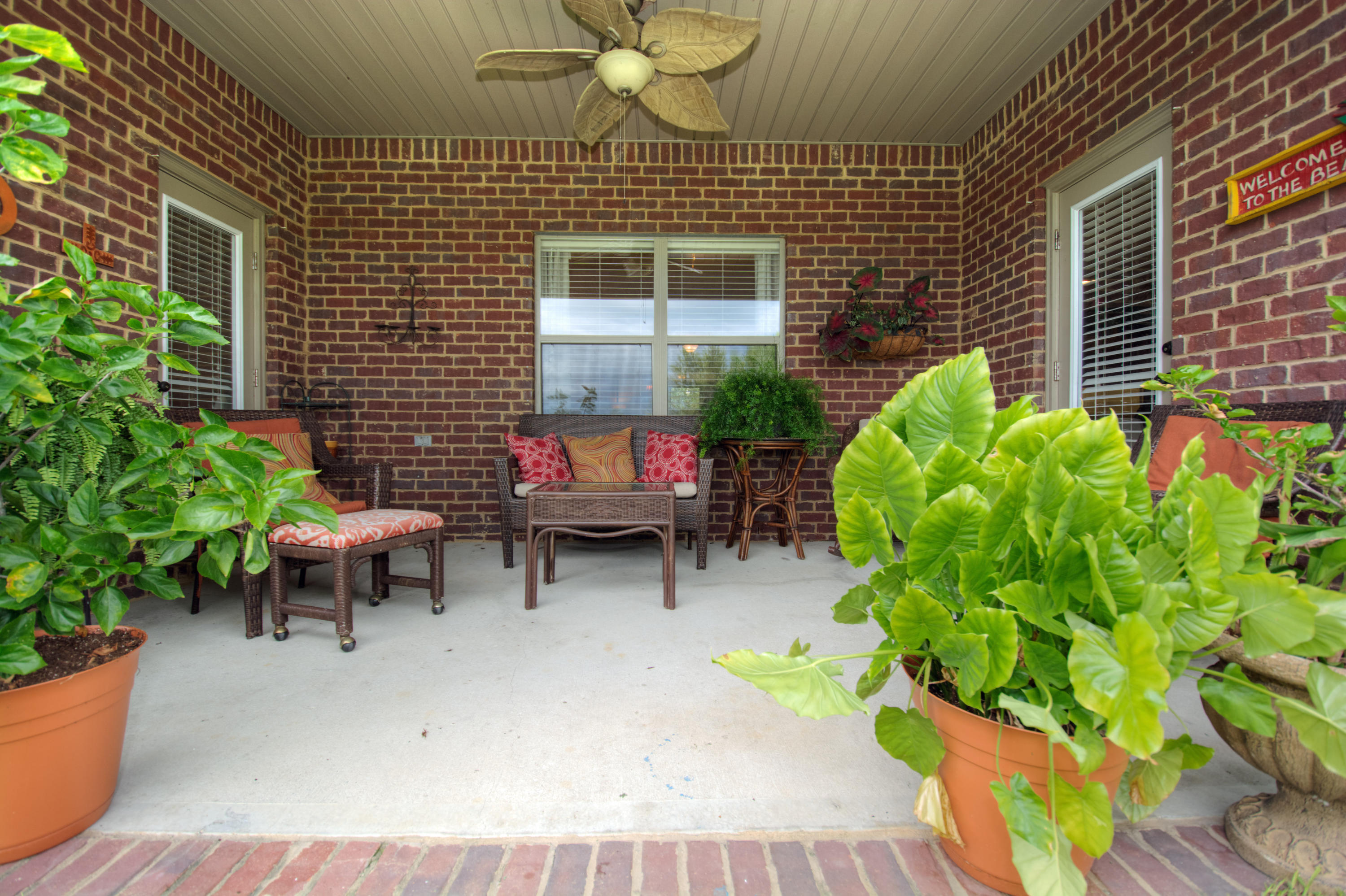 WHISPERING LAKE - Residential