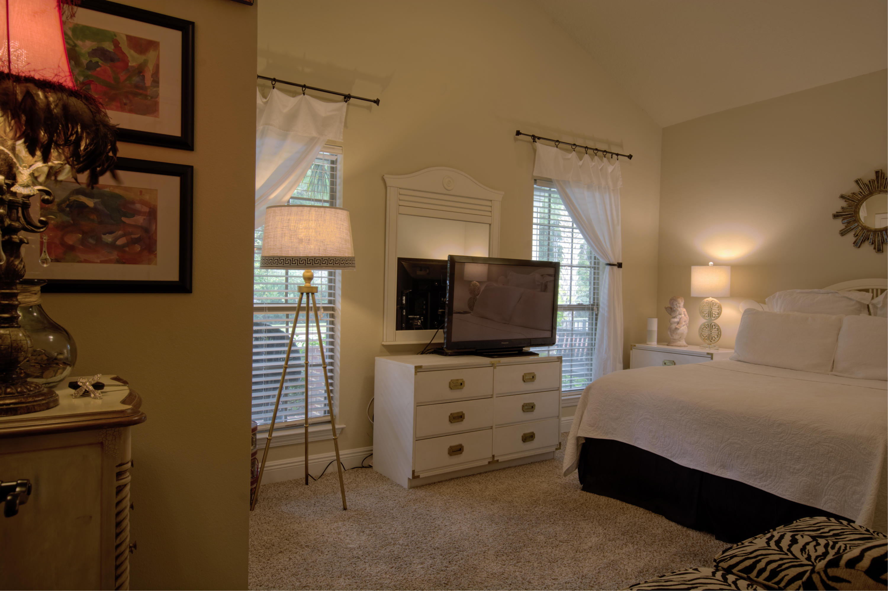 WHISPERING LAKE - Residential