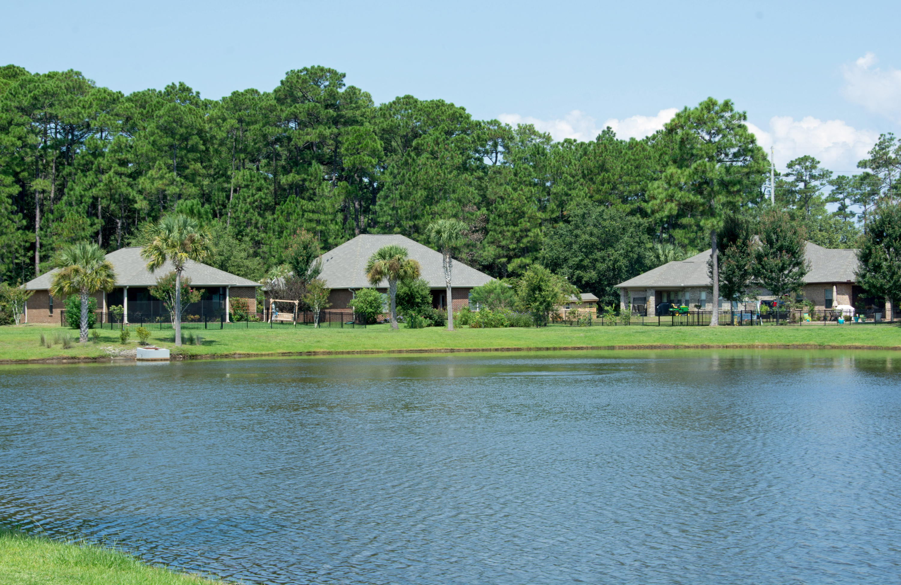 WHISPERING LAKE - Residential