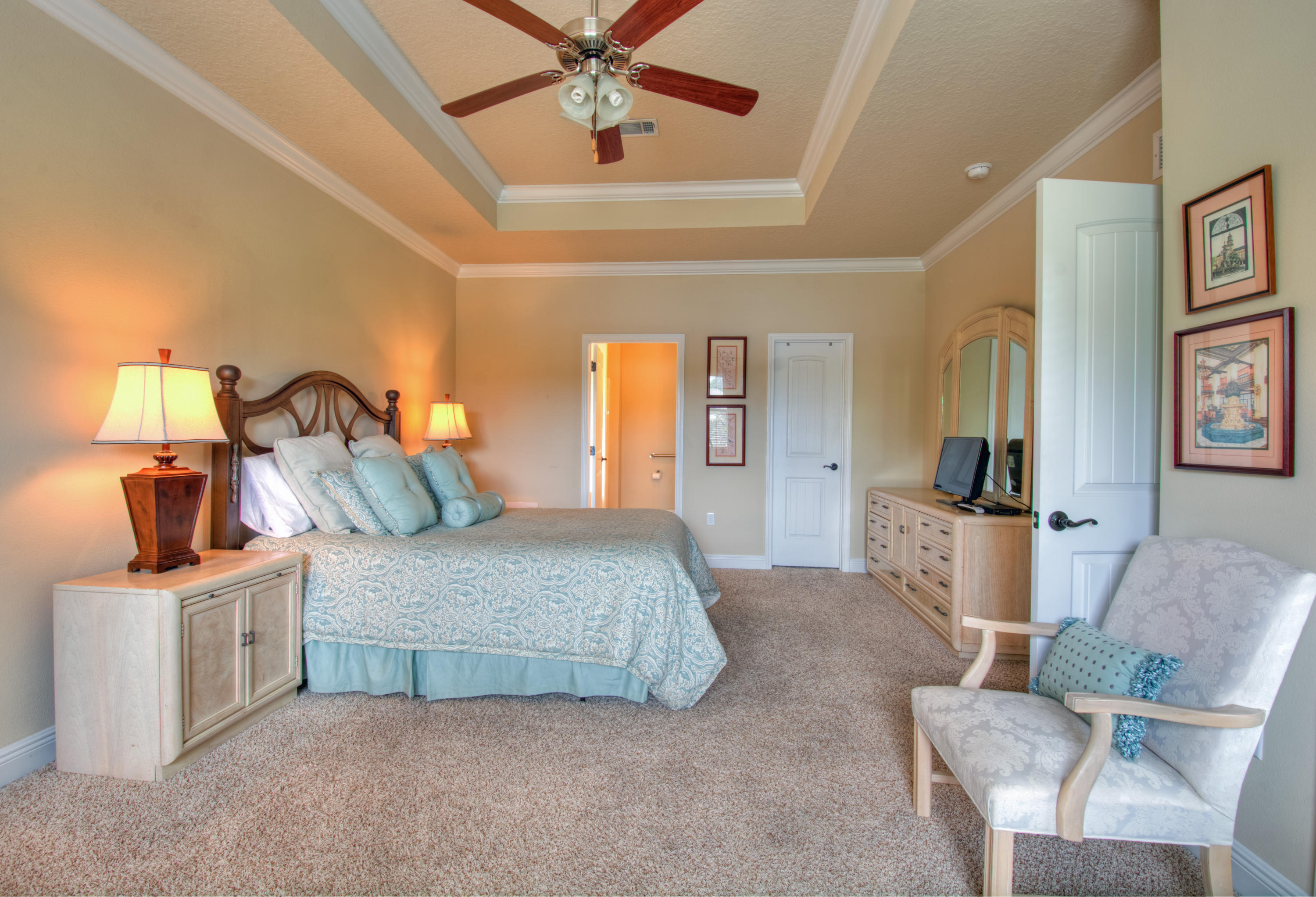 WHISPERING LAKE - Residential