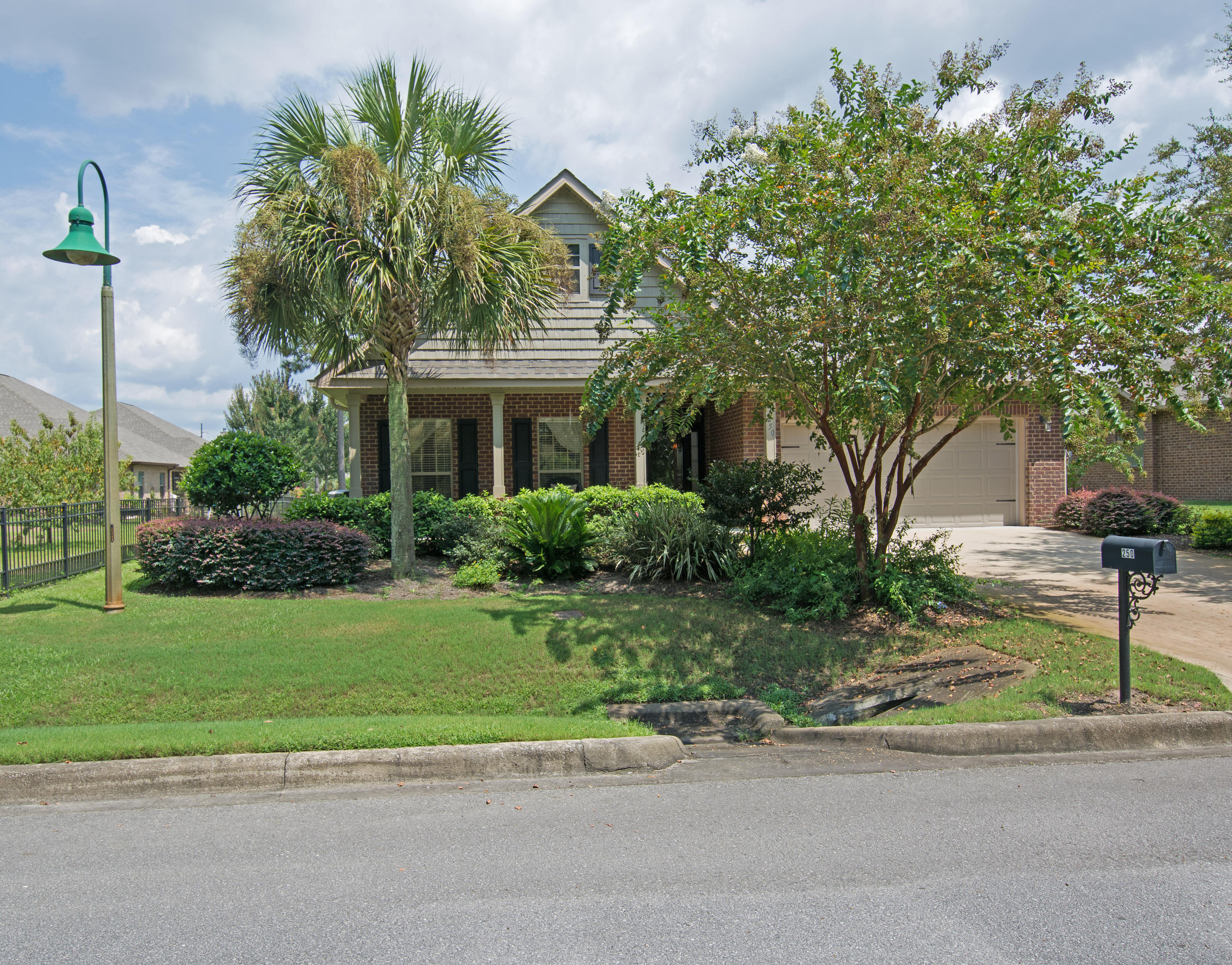 WHISPERING LAKE - Residential