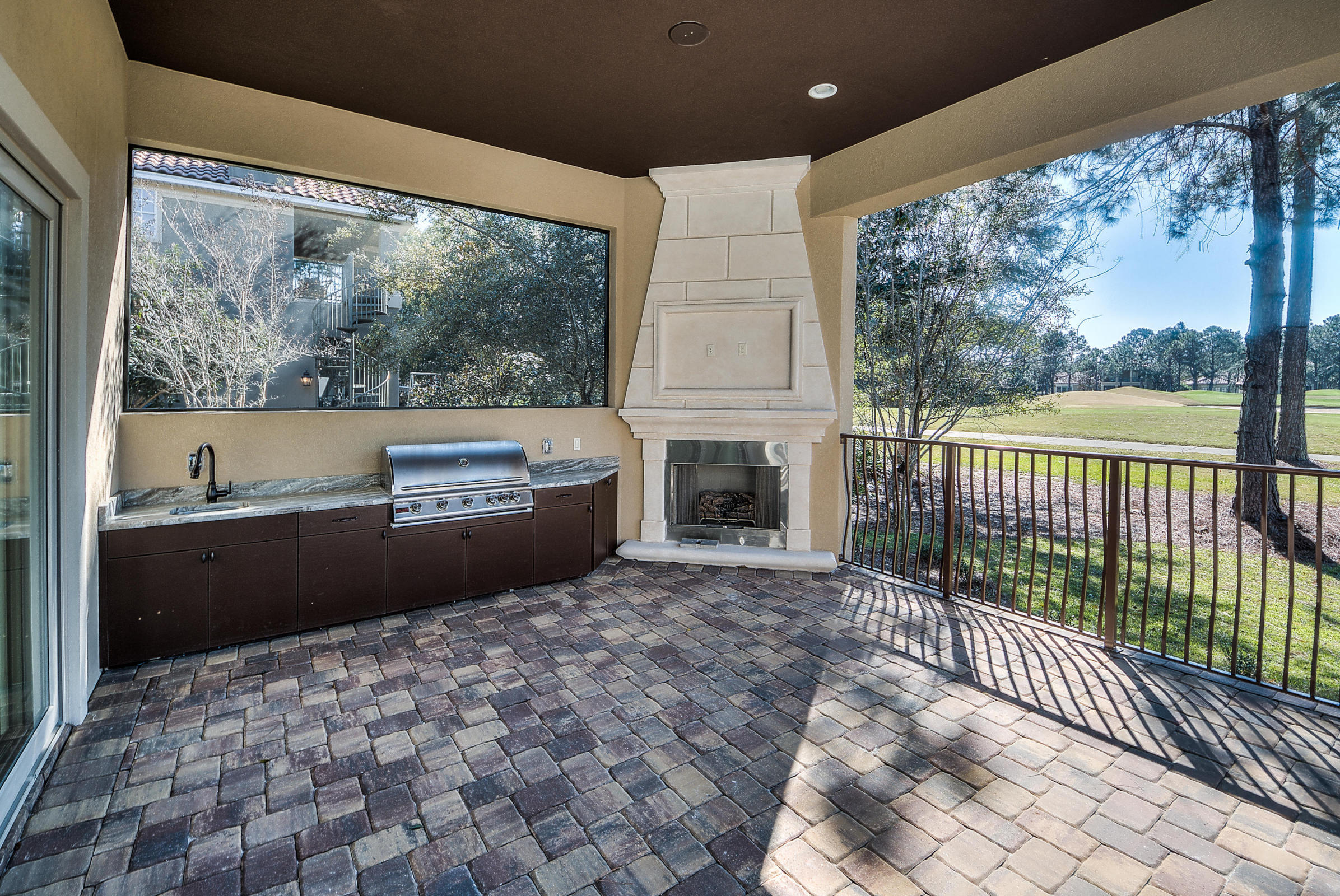 BURNT PINE - Residential