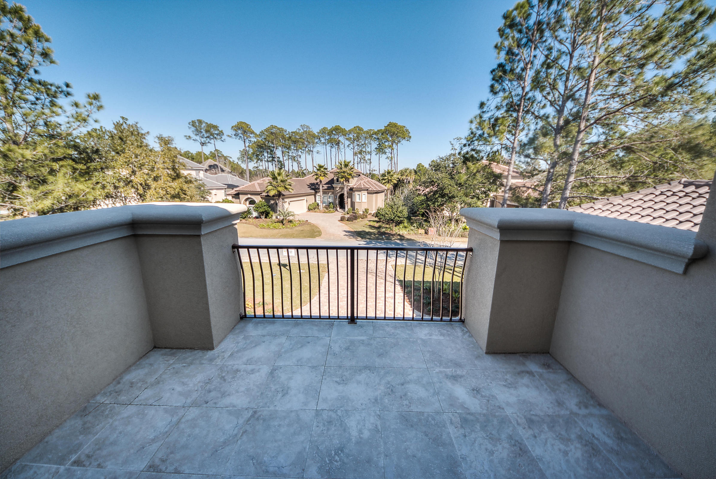 BURNT PINE - Residential