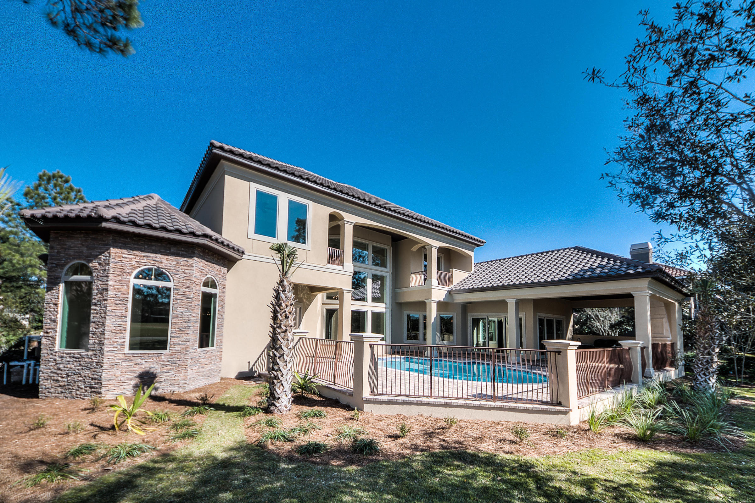 BURNT PINE - Residential