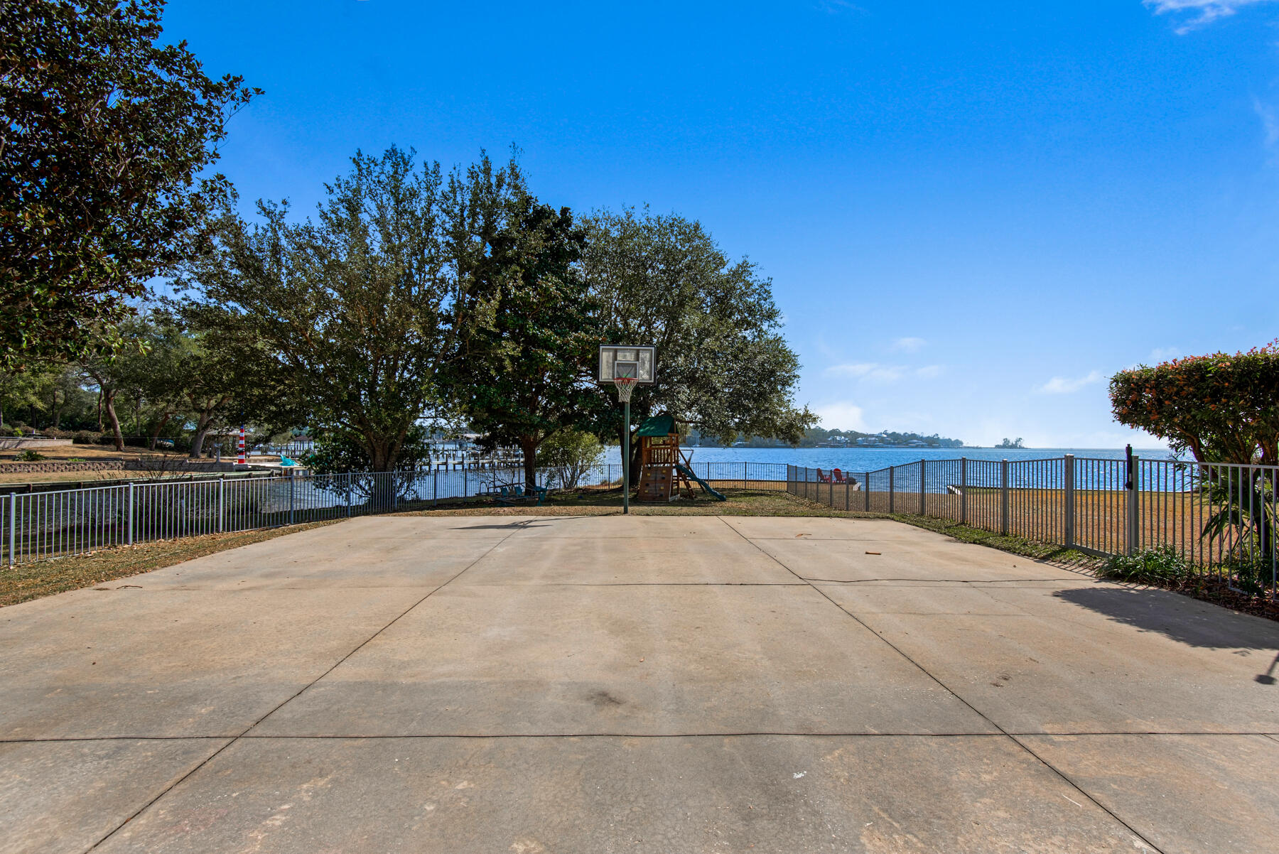 EDGEWATER VILLAGE - Residential
