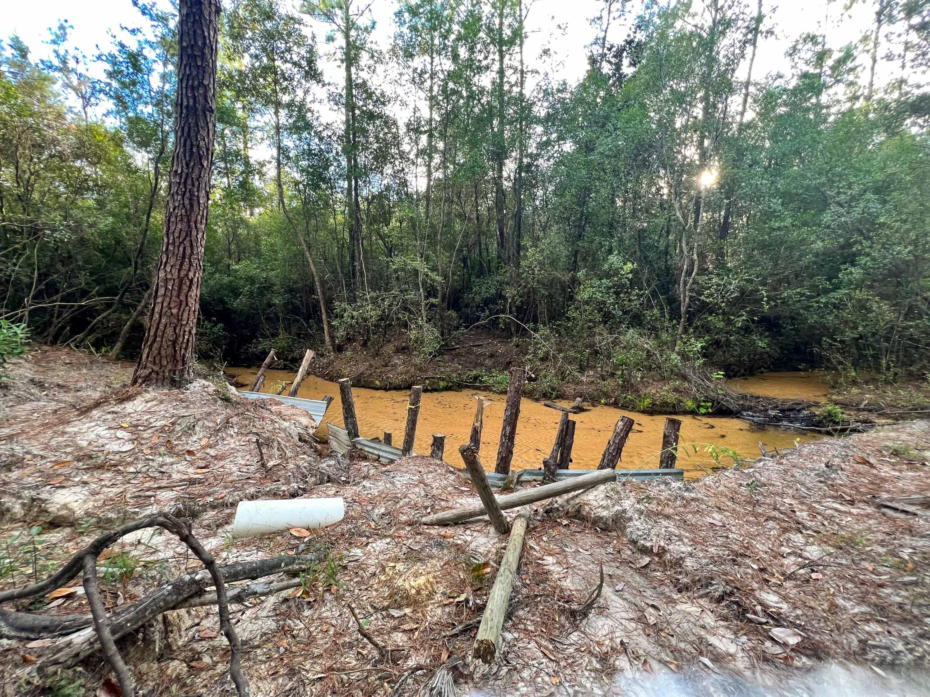 METES & BOUNDS - Land