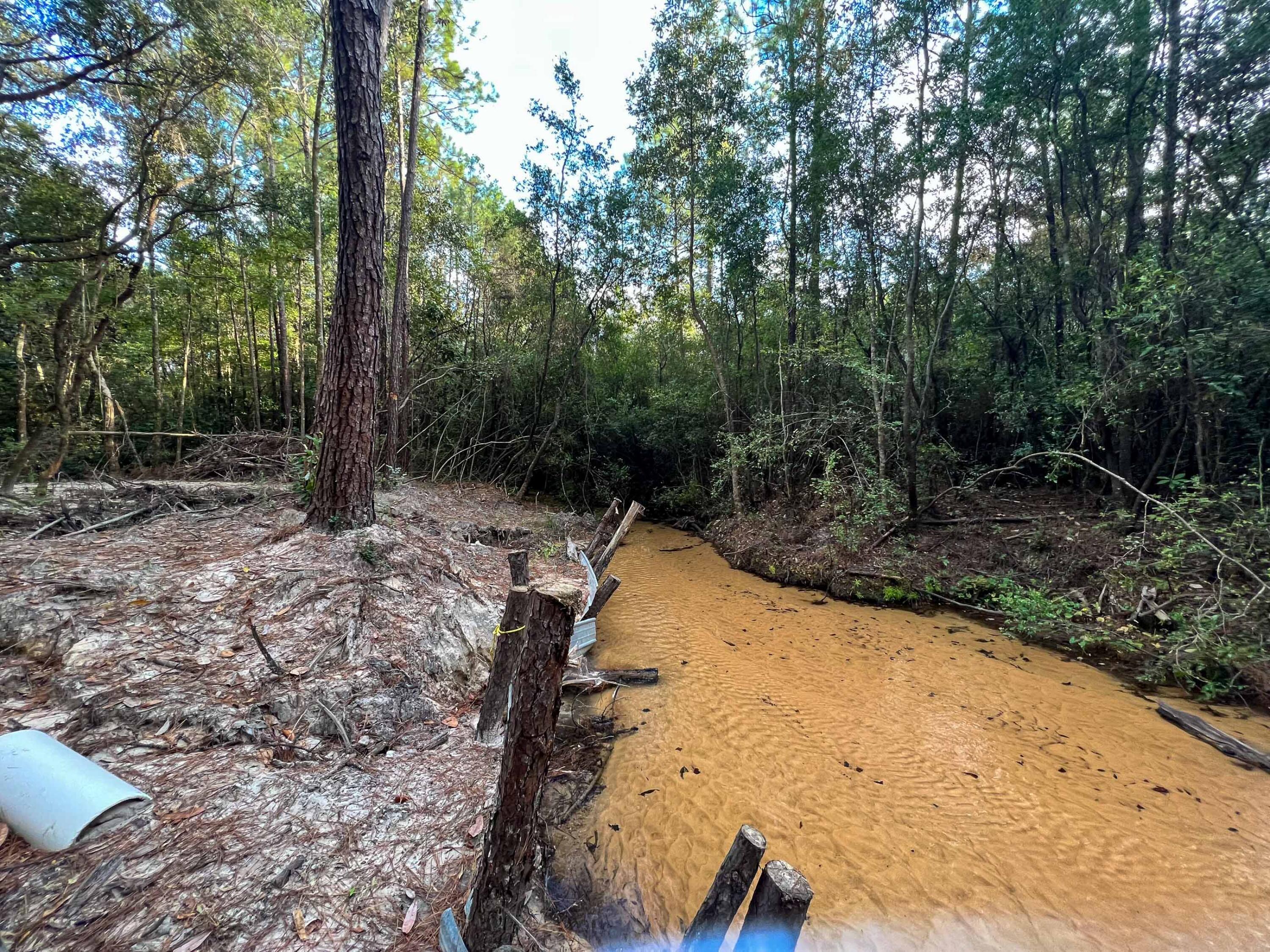 METES & BOUNDS - Land