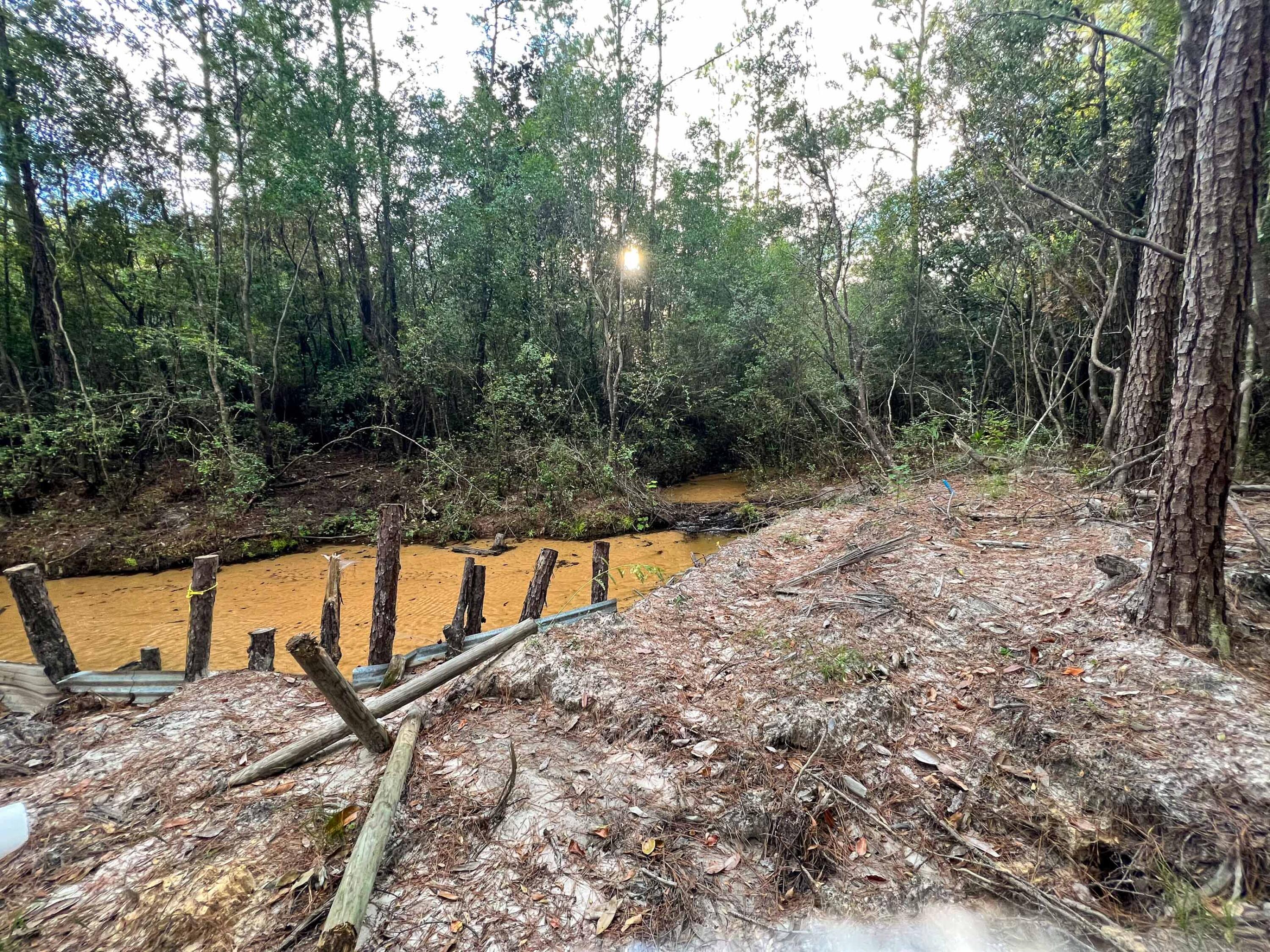 METES & BOUNDS - Land