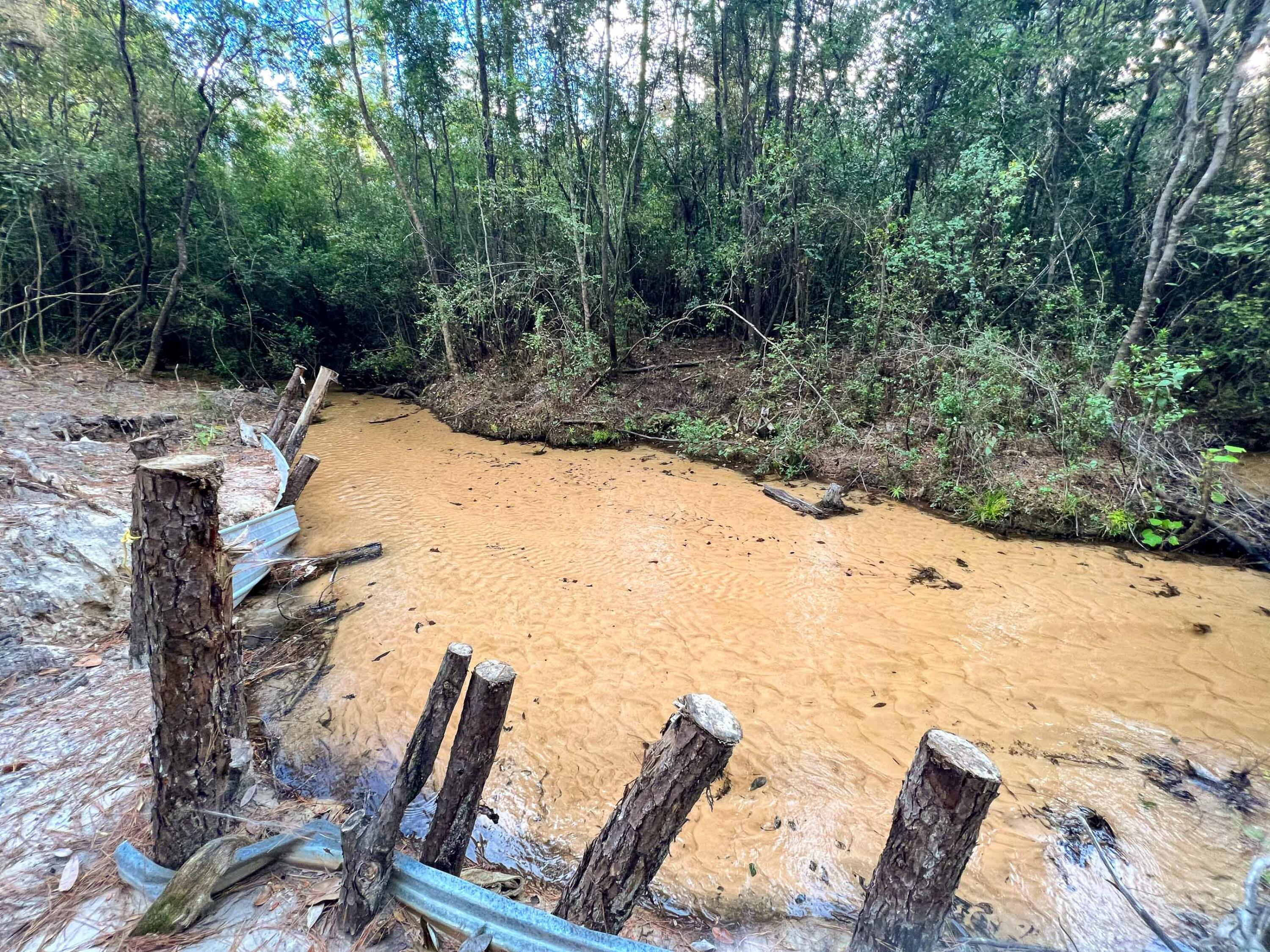 METES & BOUNDS - Land