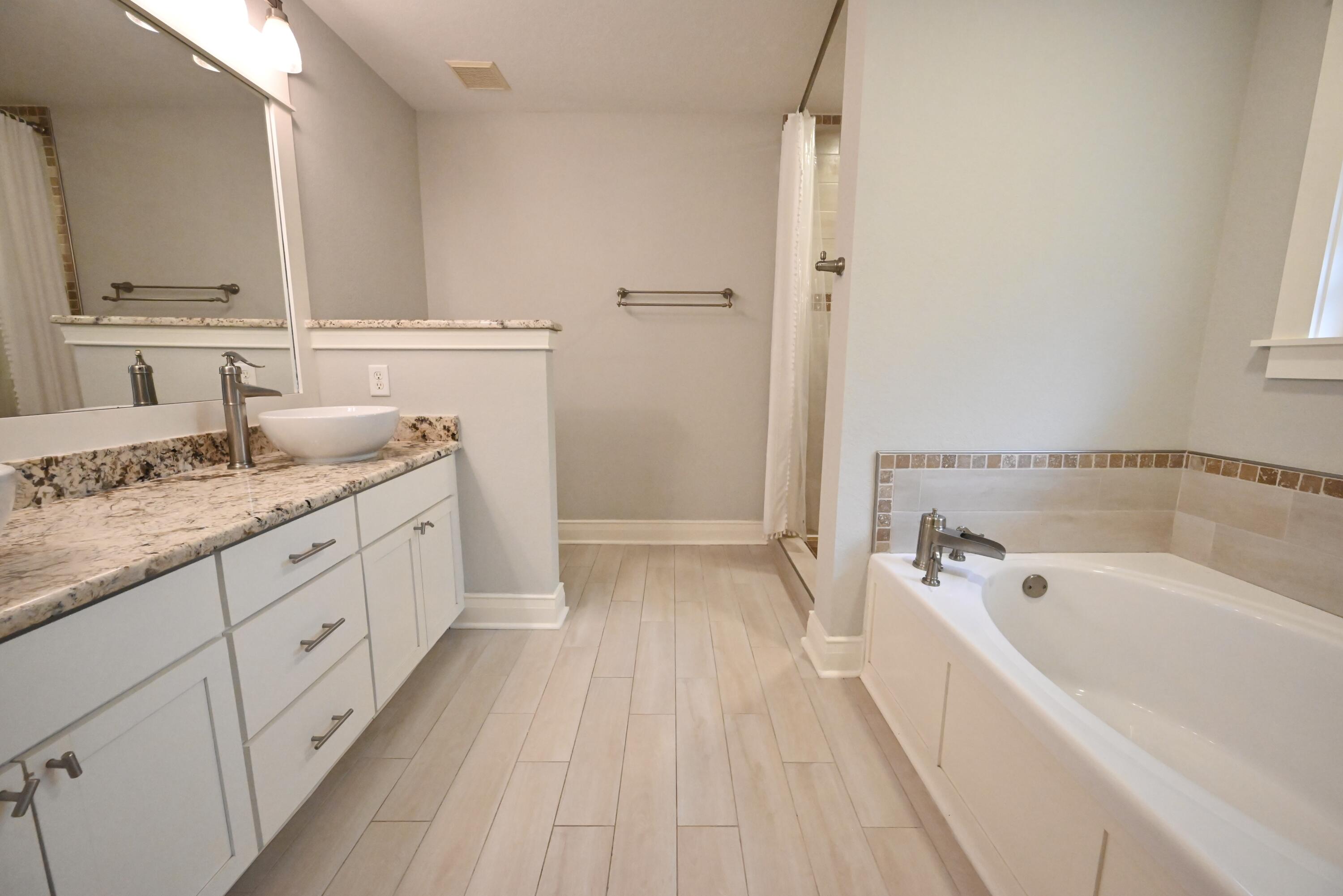 KENNEDY LAKES 1ST ADDN - Residential