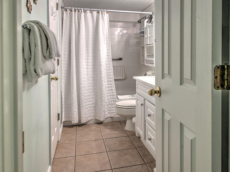 HOLIDAY SURF & RACQUET CLUB - Residential