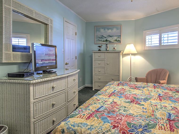 HOLIDAY SURF & RACQUET CLUB - Residential