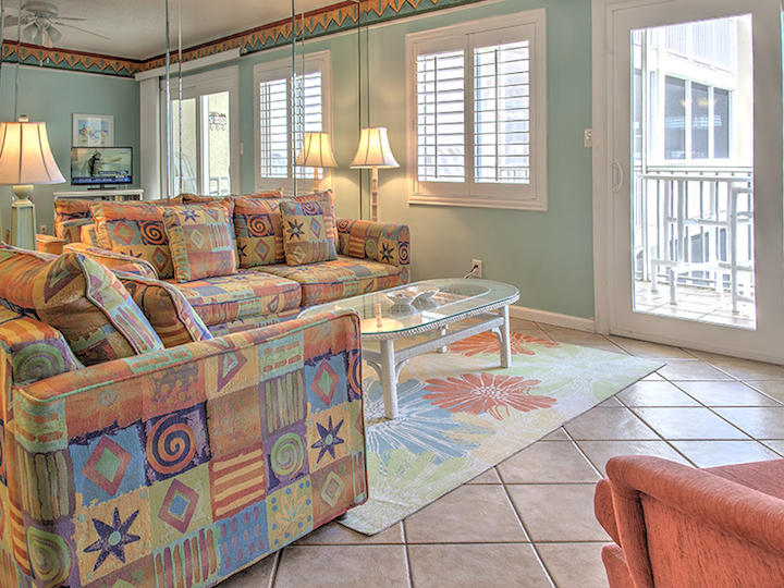 HOLIDAY SURF & RACQUET CLUB - Residential