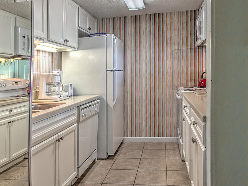 HOLIDAY SURF & RACQUET CLUB - Residential