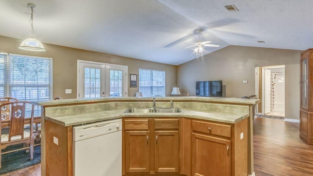 THE PINES - Residential