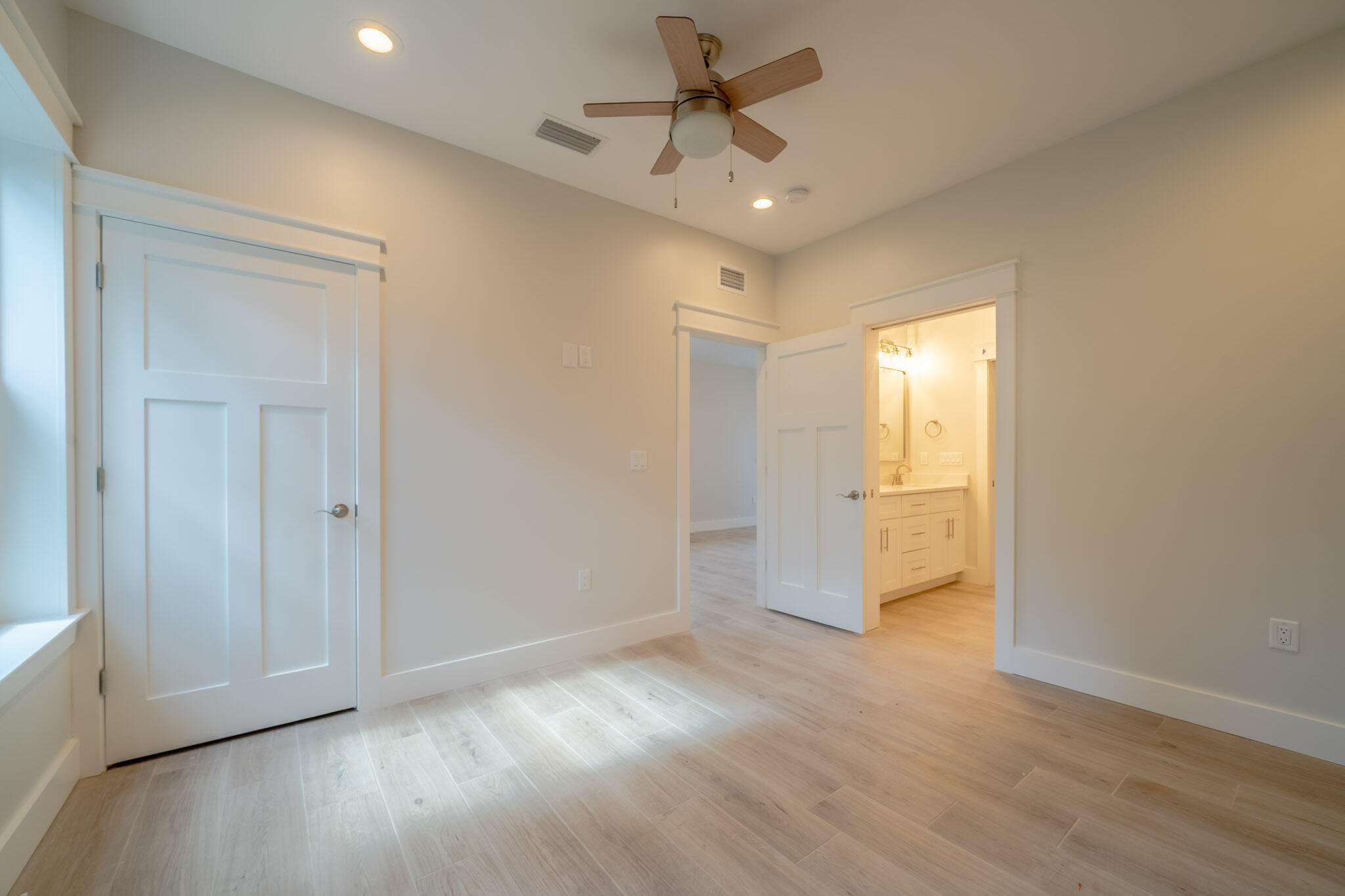 MAGNOLIA BEACH - Residential