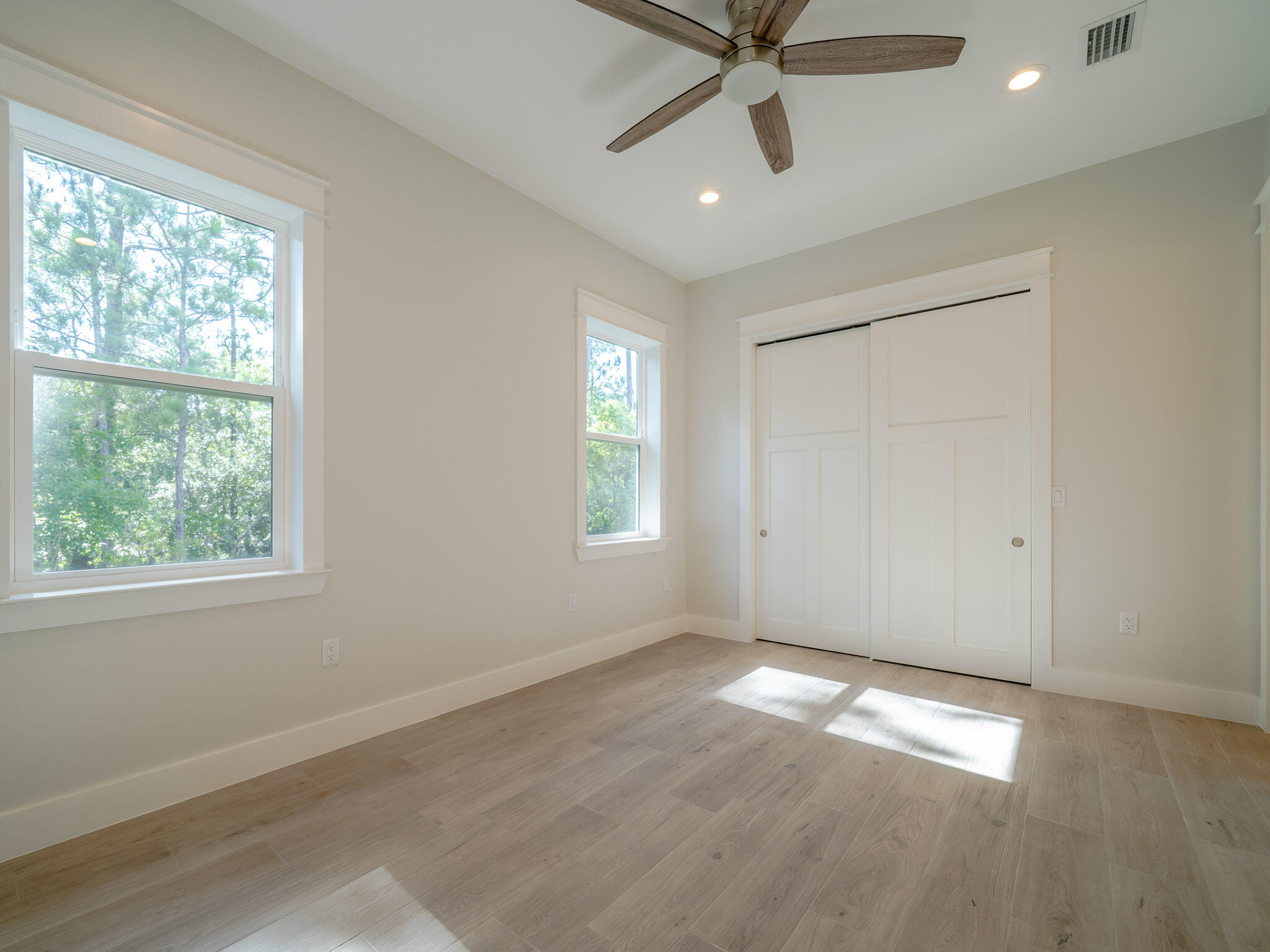 MAGNOLIA BEACH - Residential