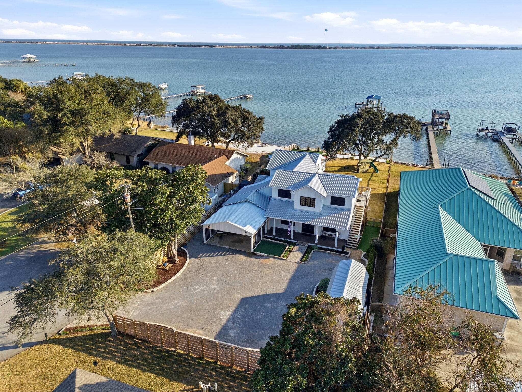 CRESCENT SHORES - Residential