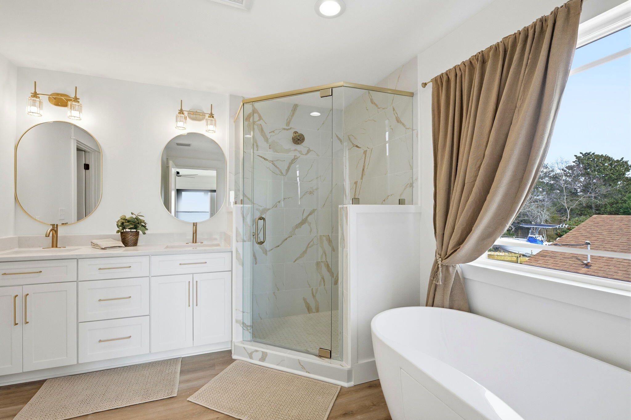 CRESCENT SHORES - Residential