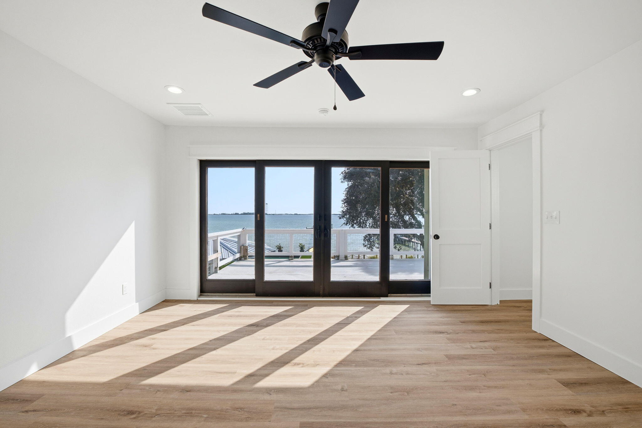 CRESCENT SHORES - Residential