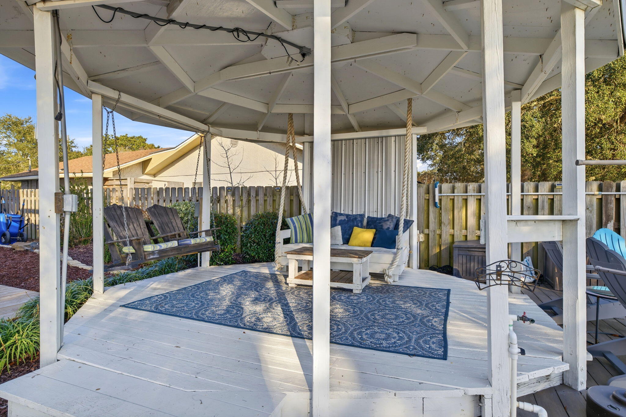 CRESCENT SHORES - Residential