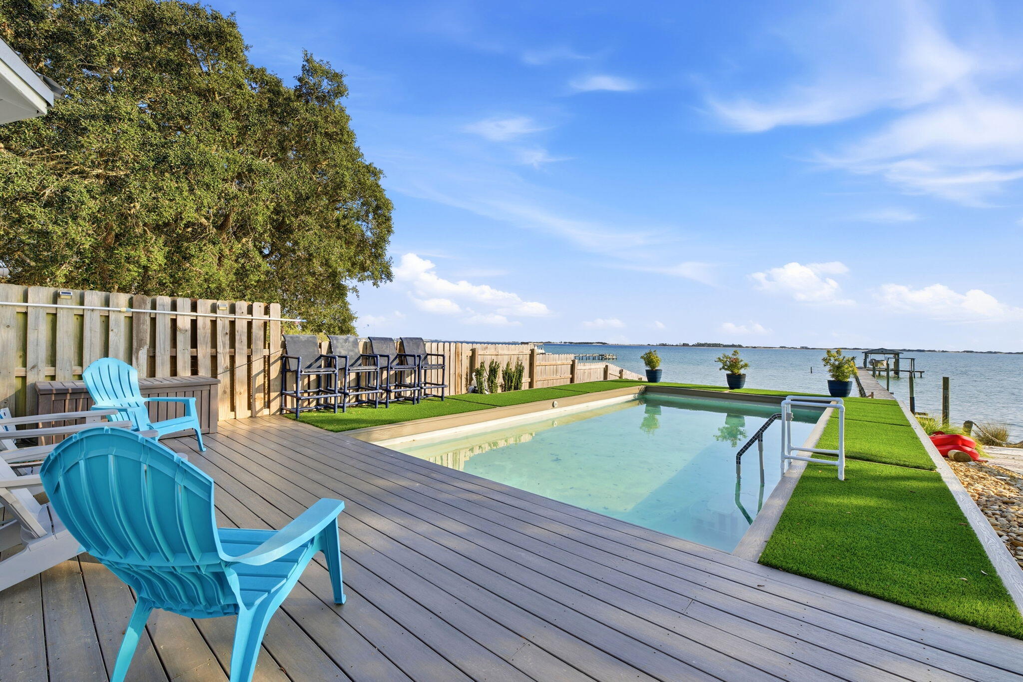 CRESCENT SHORES - Residential