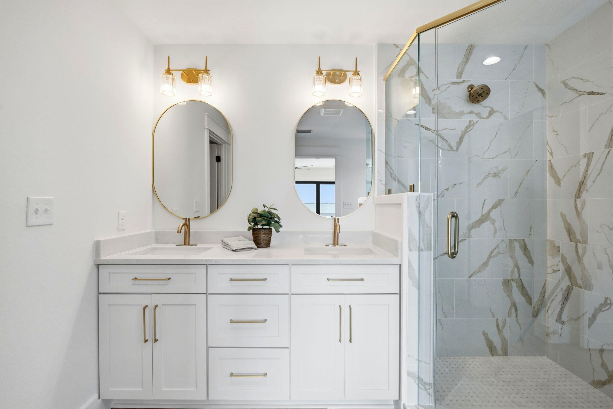 CRESCENT SHORES - Residential