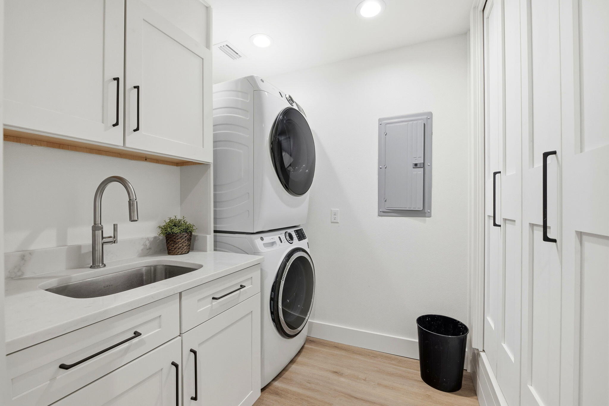 CRESCENT SHORES - Residential