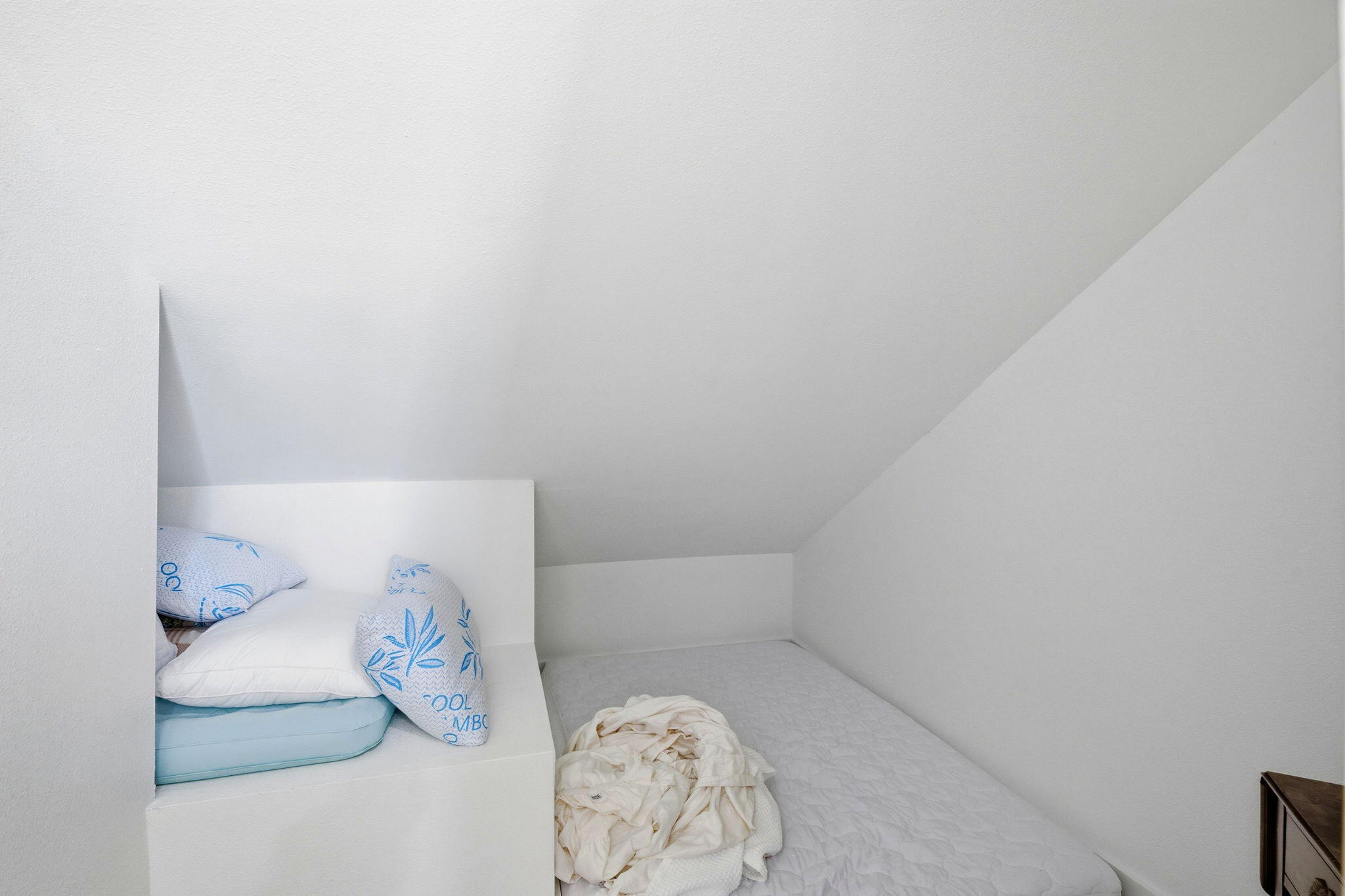 CRESCENT SHORES - Residential