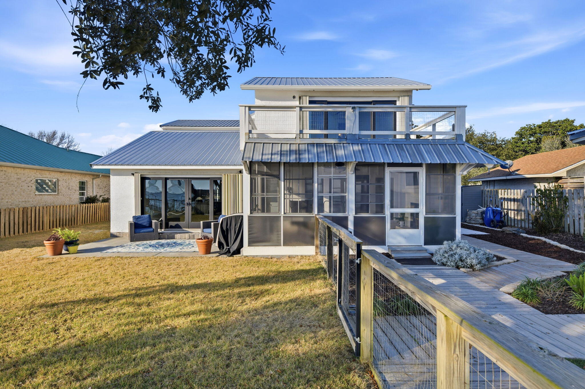 CRESCENT SHORES - Residential