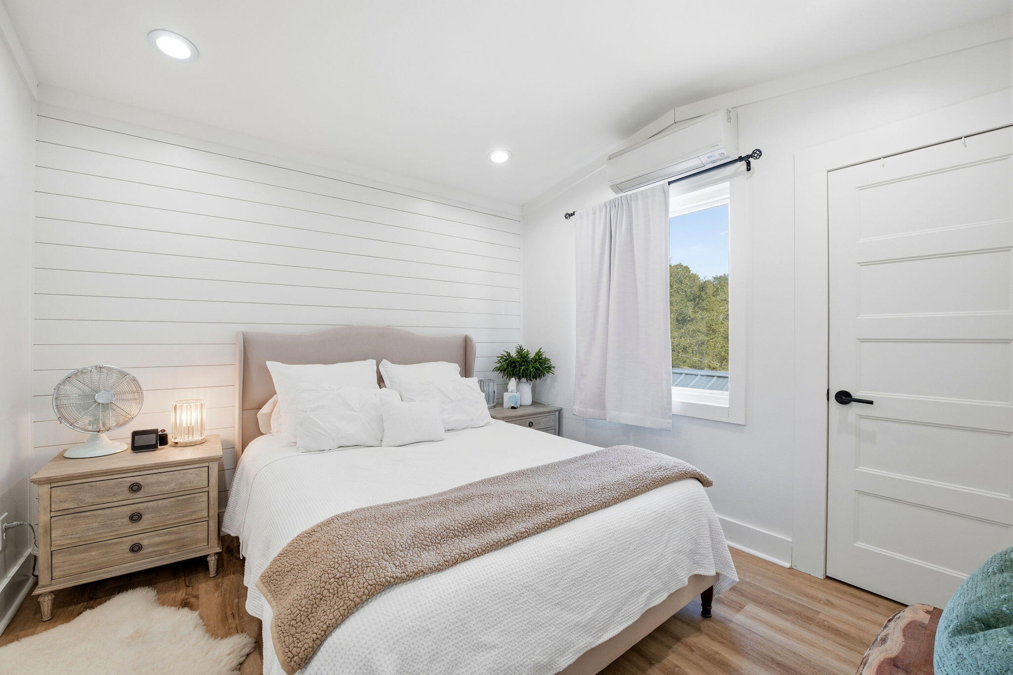 CRESCENT SHORES - Residential