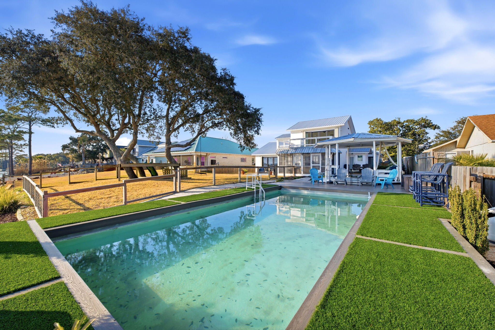 CRESCENT SHORES - Residential