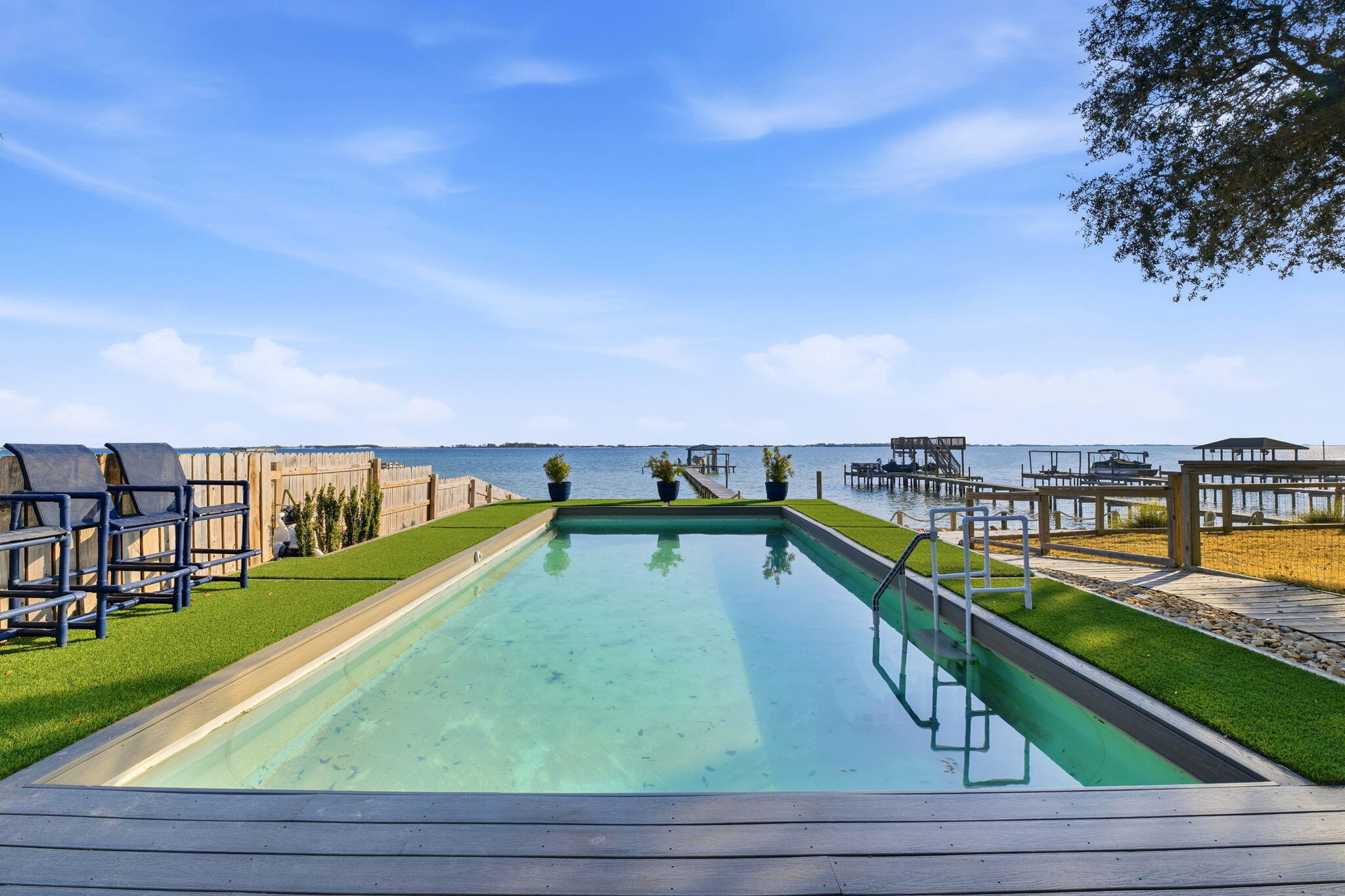 CRESCENT SHORES - Residential