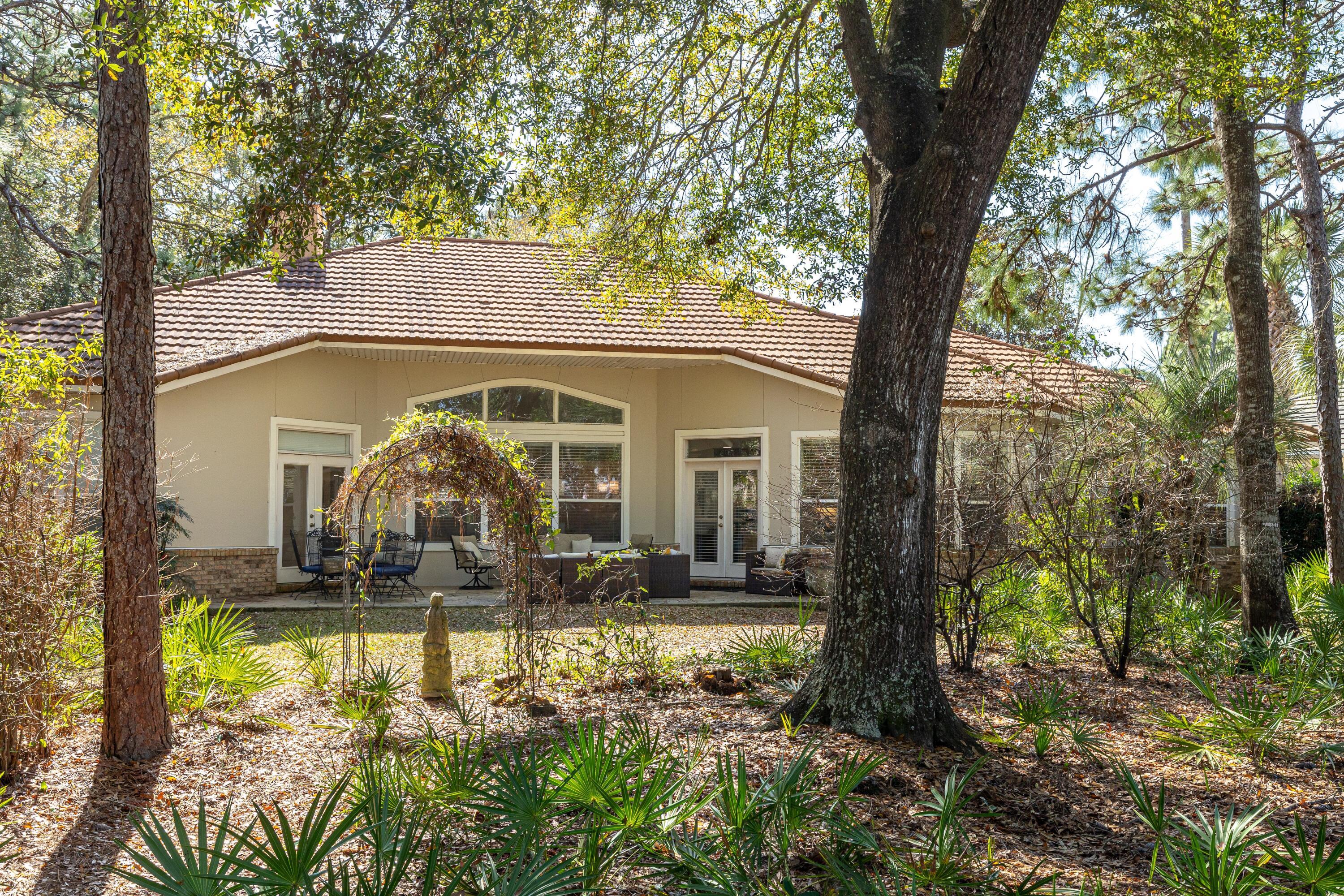 BAYTOWNE AVE EAST - Residential