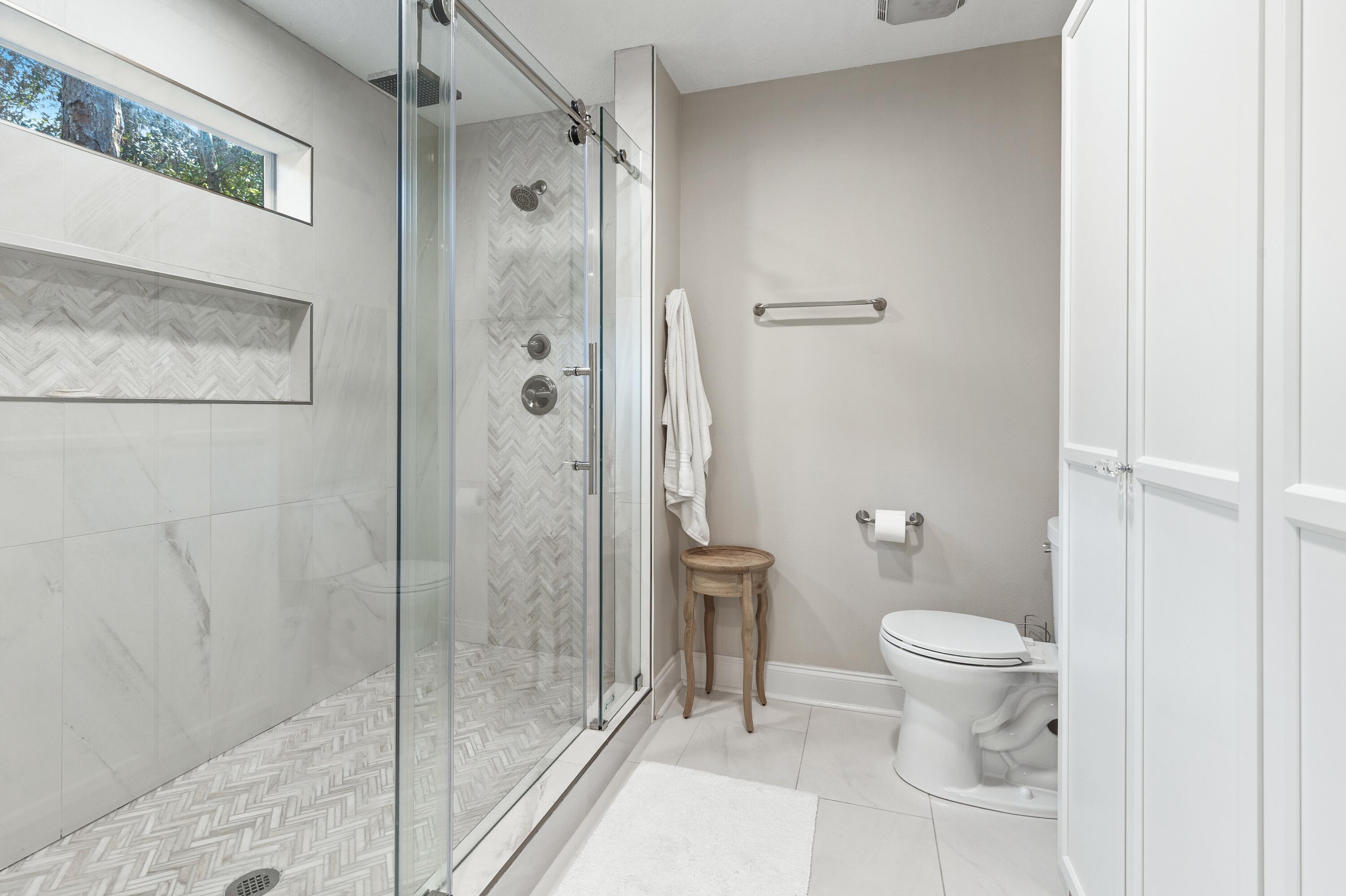 BAYTOWNE AVE EAST - Residential