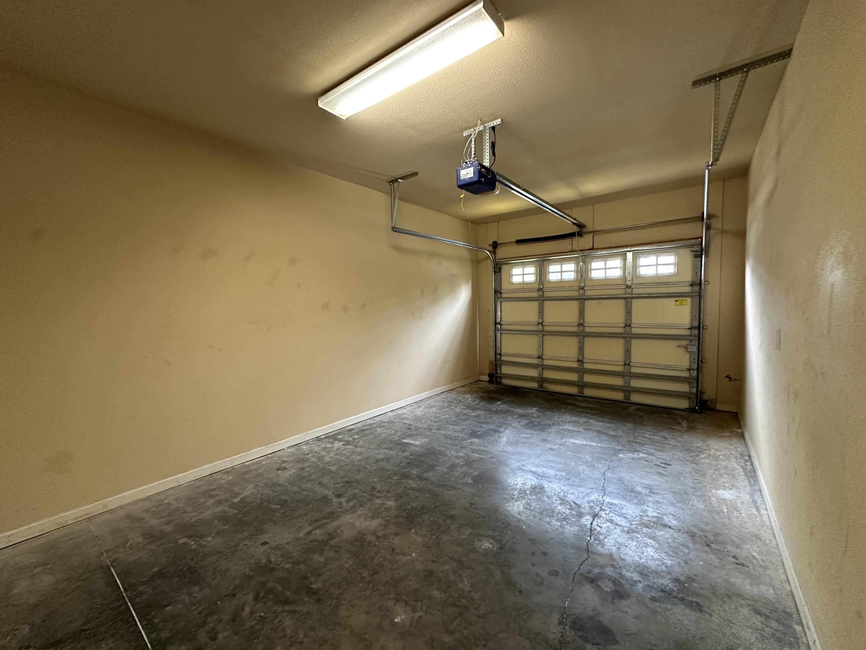 IRON HORSE T/H PH I - Residential Lease