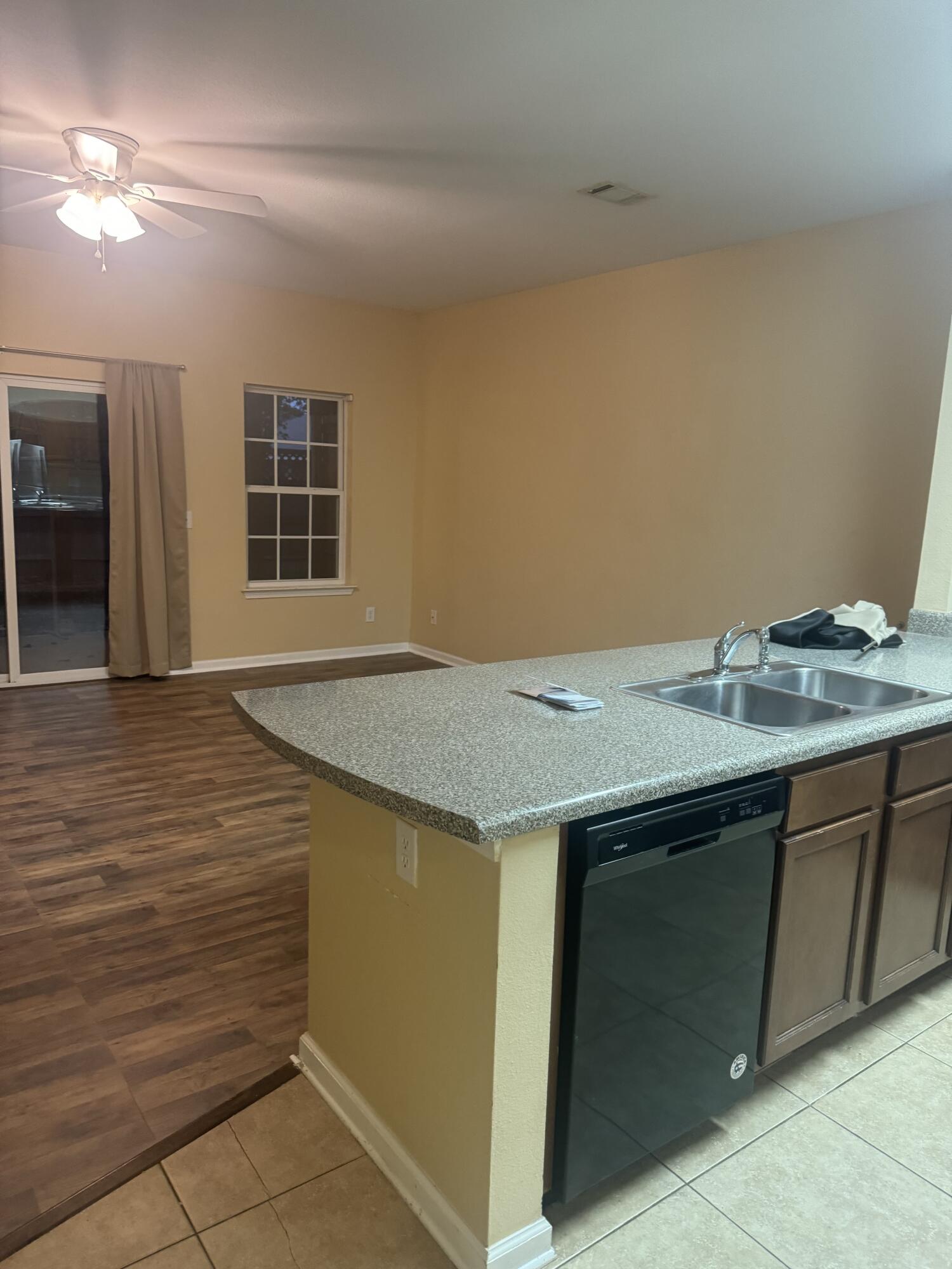 IRON HORSE T/H PH I - Residential Lease