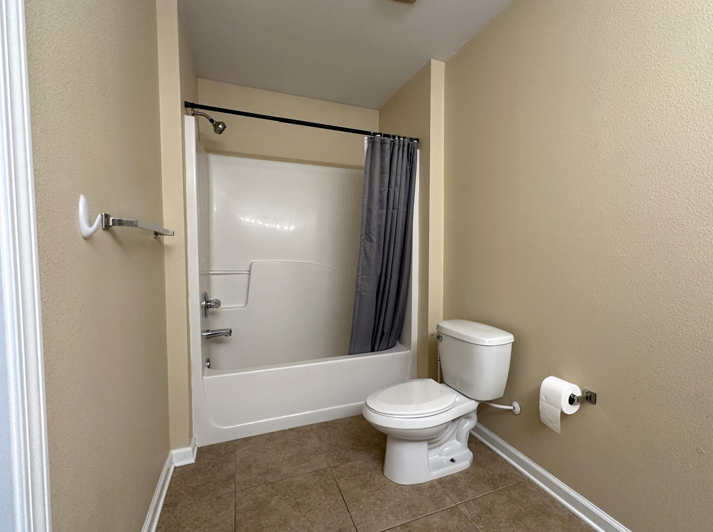 IRON HORSE T/H PH I - Residential Lease