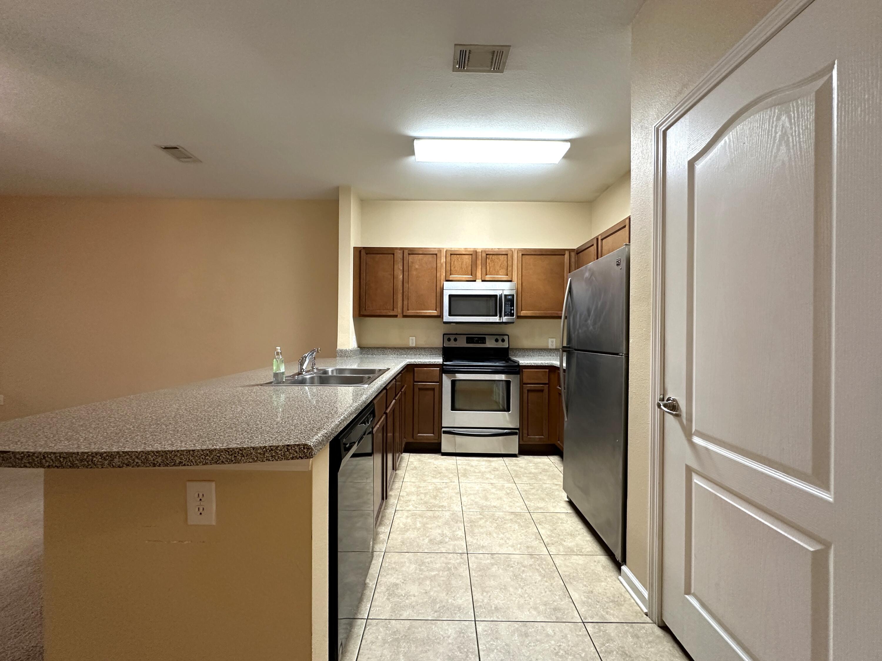 IRON HORSE T/H PH I - Residential Lease