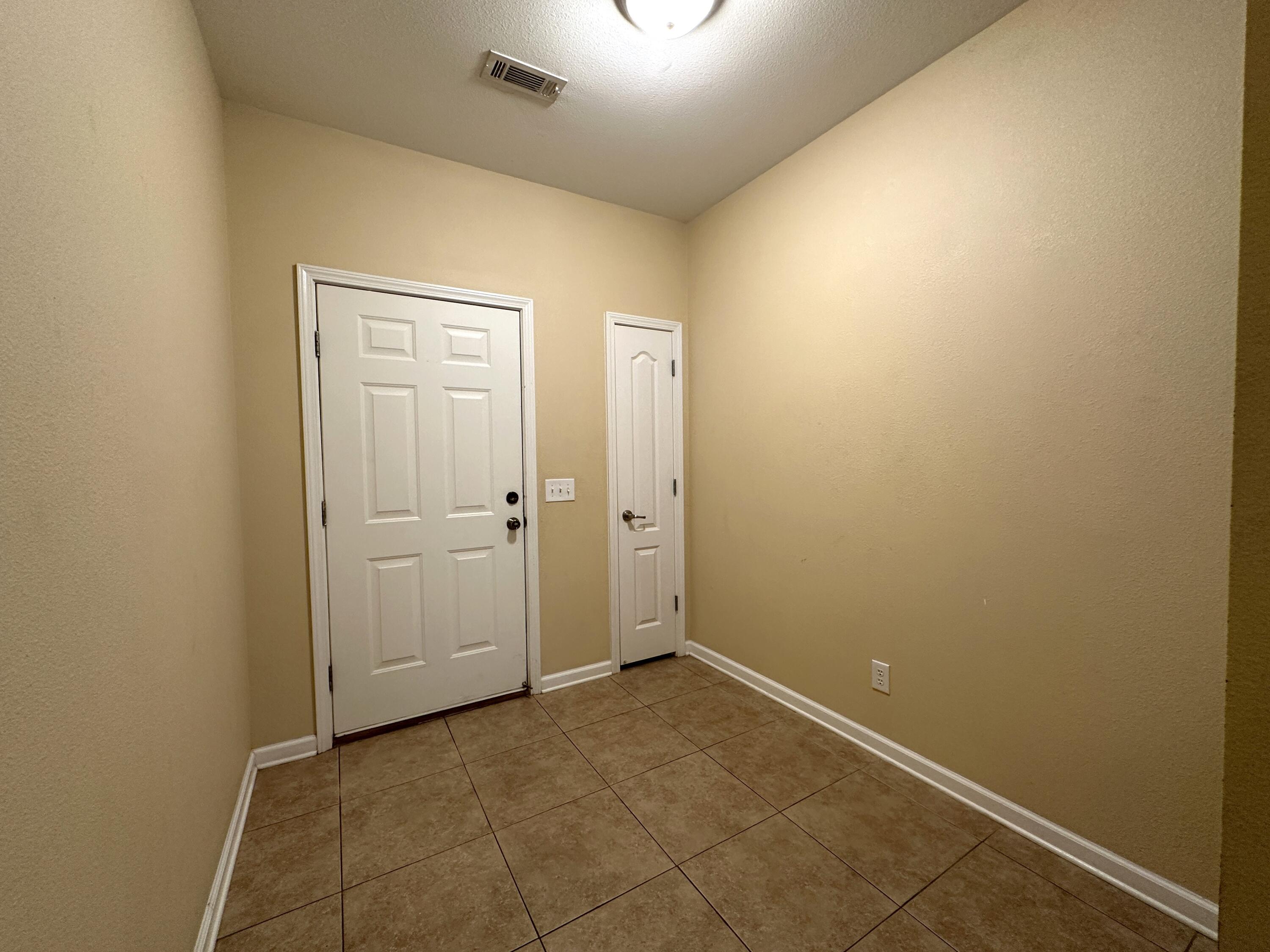 IRON HORSE T/H PH I - Residential Lease