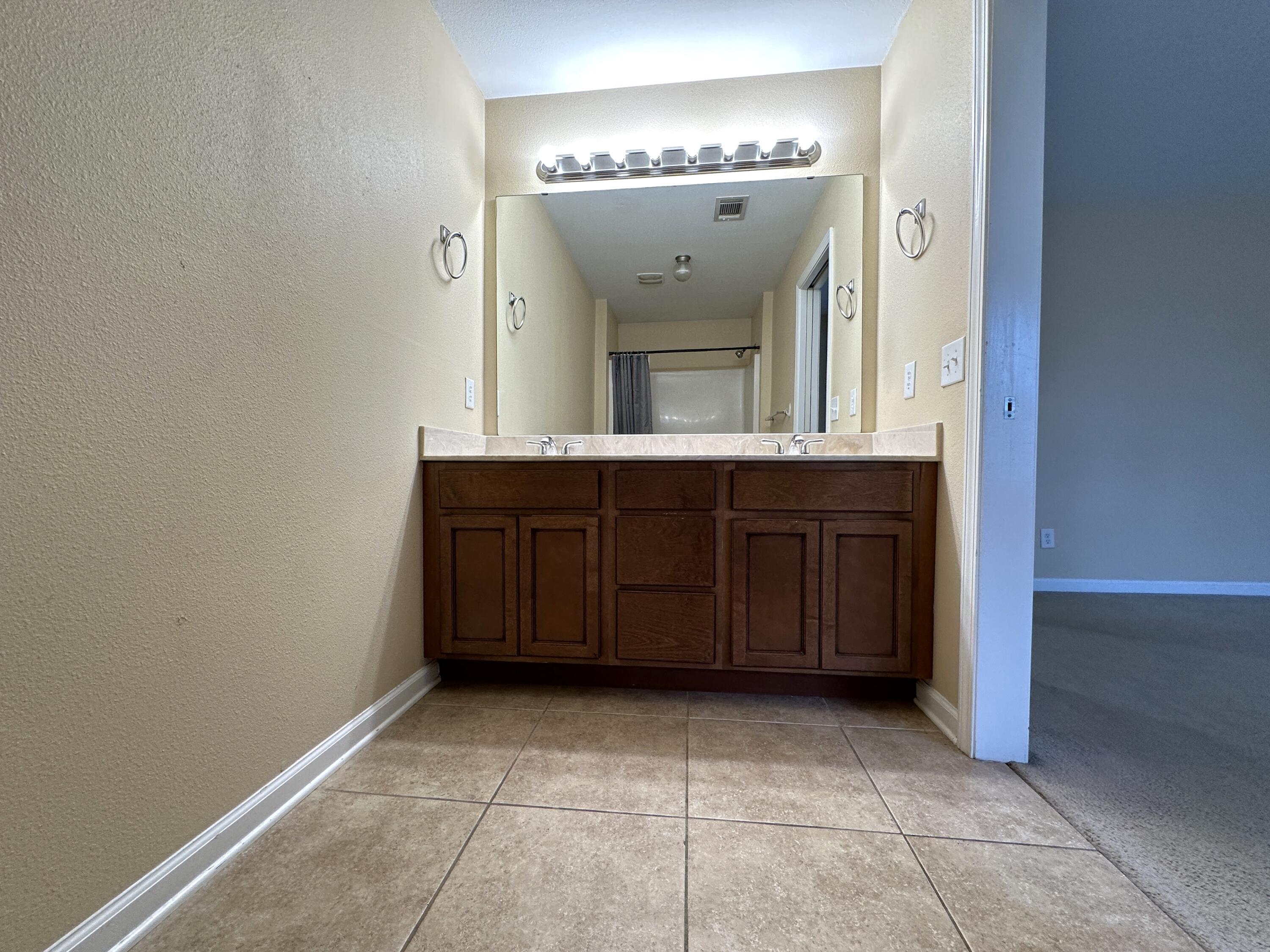 IRON HORSE T/H PH I - Residential Lease