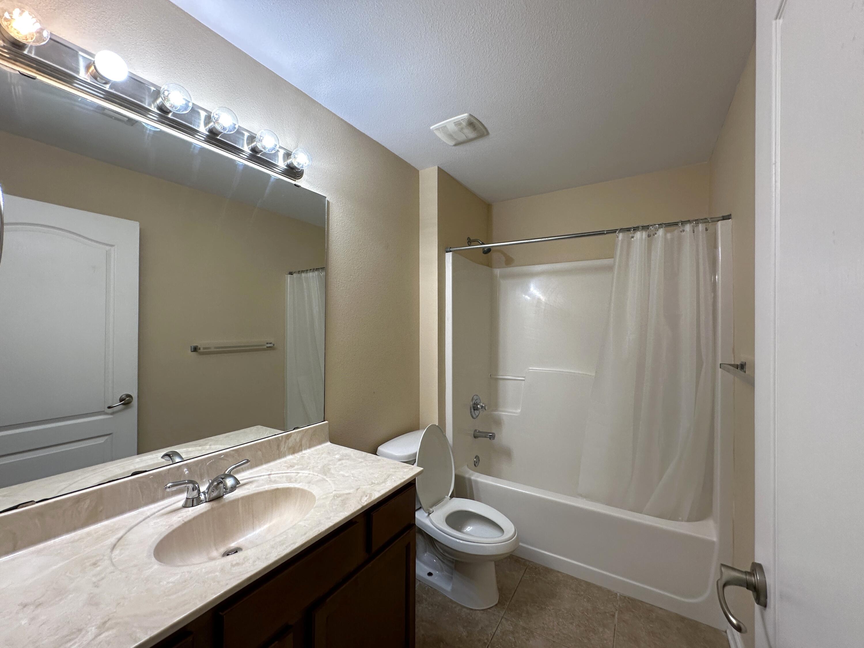 IRON HORSE T/H PH I - Residential Lease